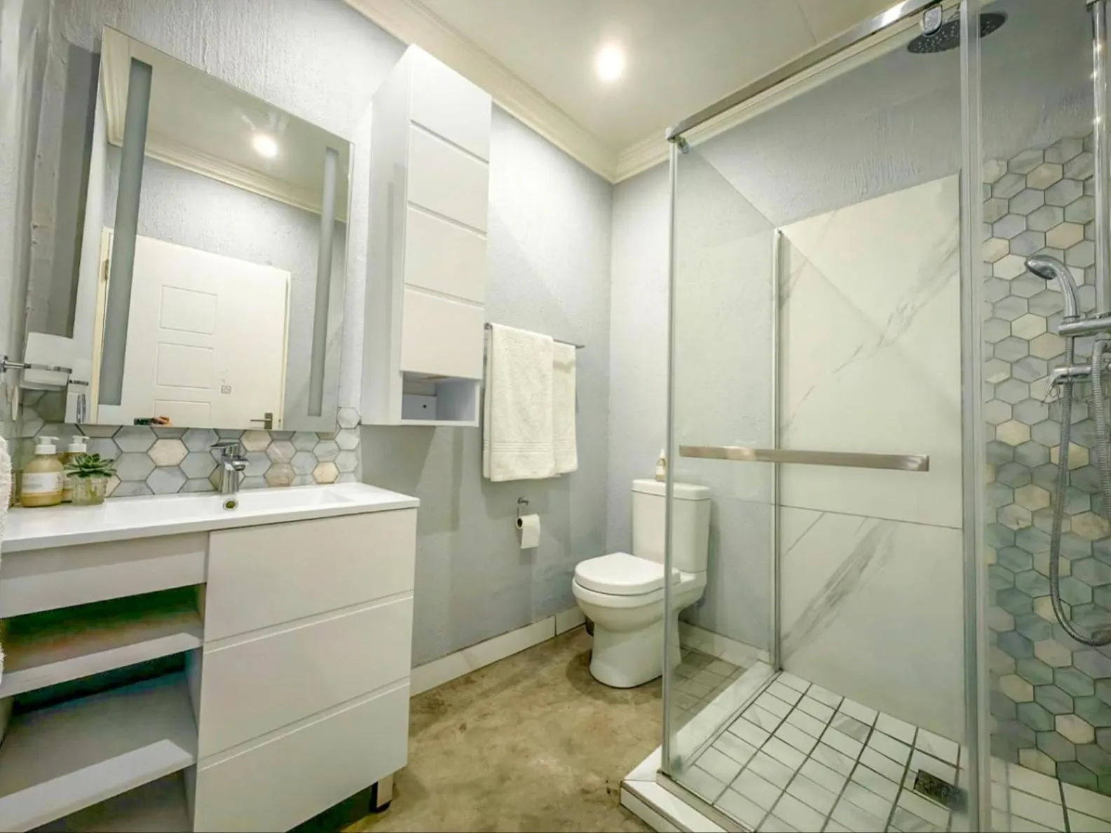 Bathroom in 4 On Mangaan