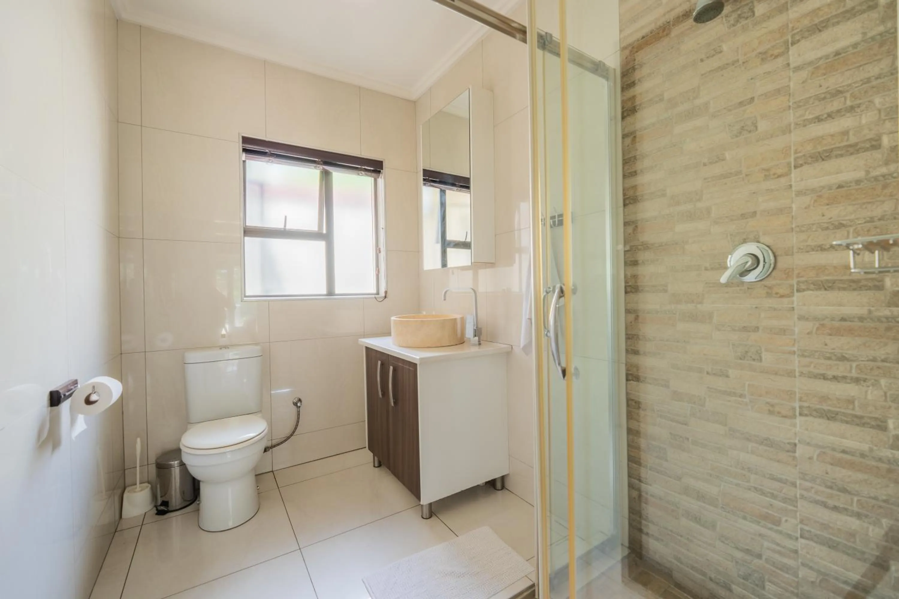 Toilet in 4 On Mangaan