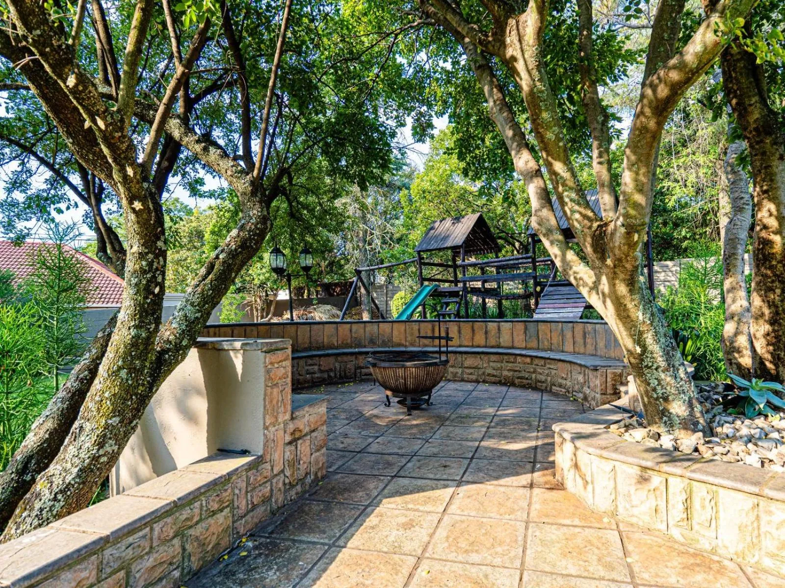 Garden view in 4 On Mangaan