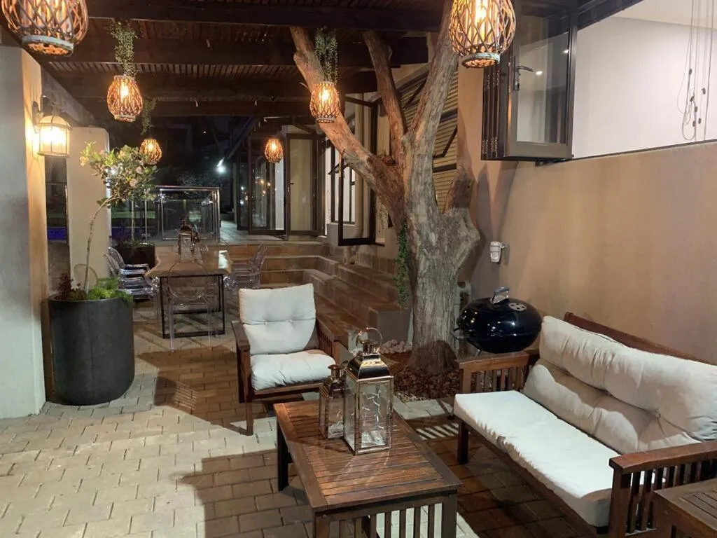 Patio in 4 On Mangaan