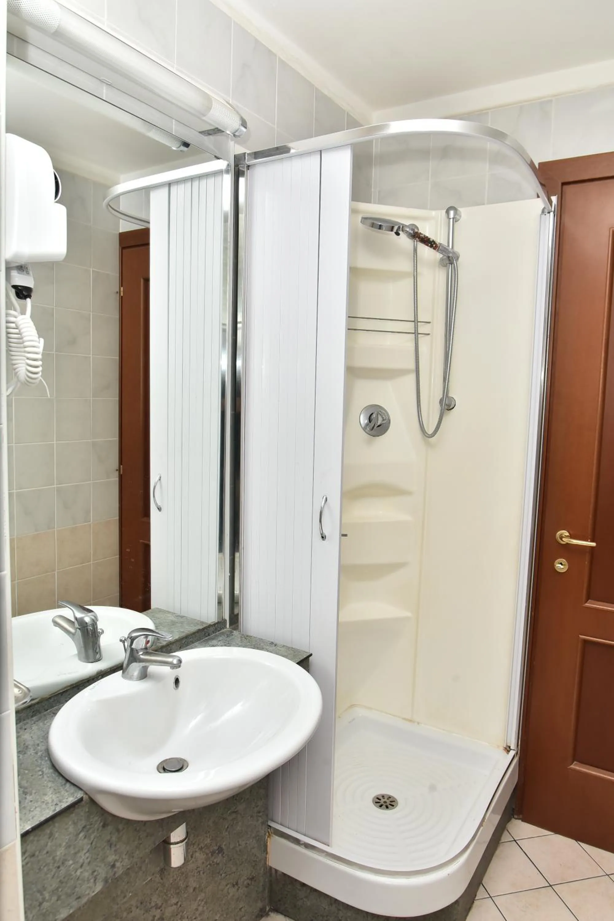 Shower in Casa Picanto - Low-Budget Apartments