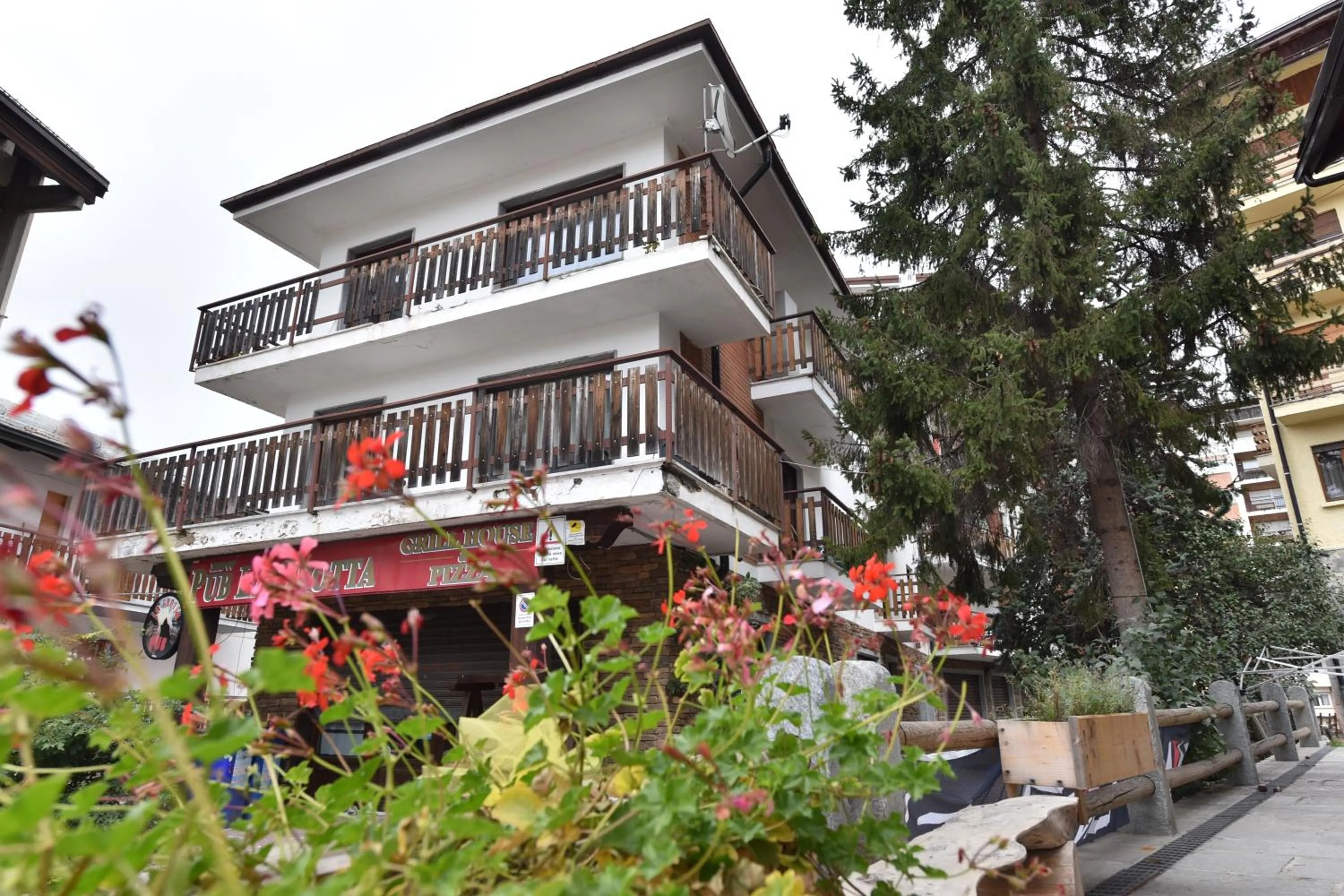 Property building in Casa Picanto - Low-Budget Apartments