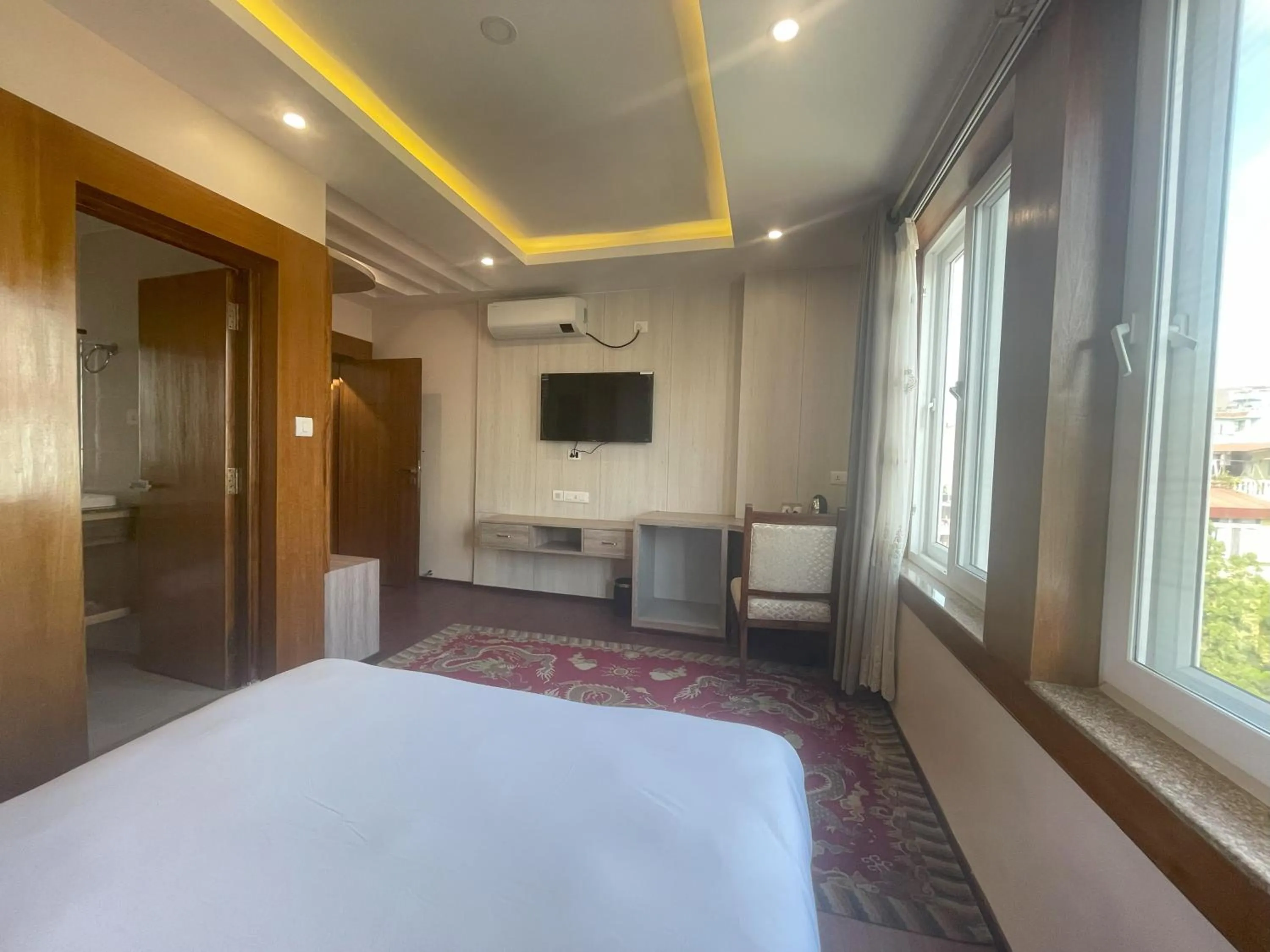 TV and multimedia, Bed in Hotel Bayberry Kathmandu - Near Tribhuvan International Airport