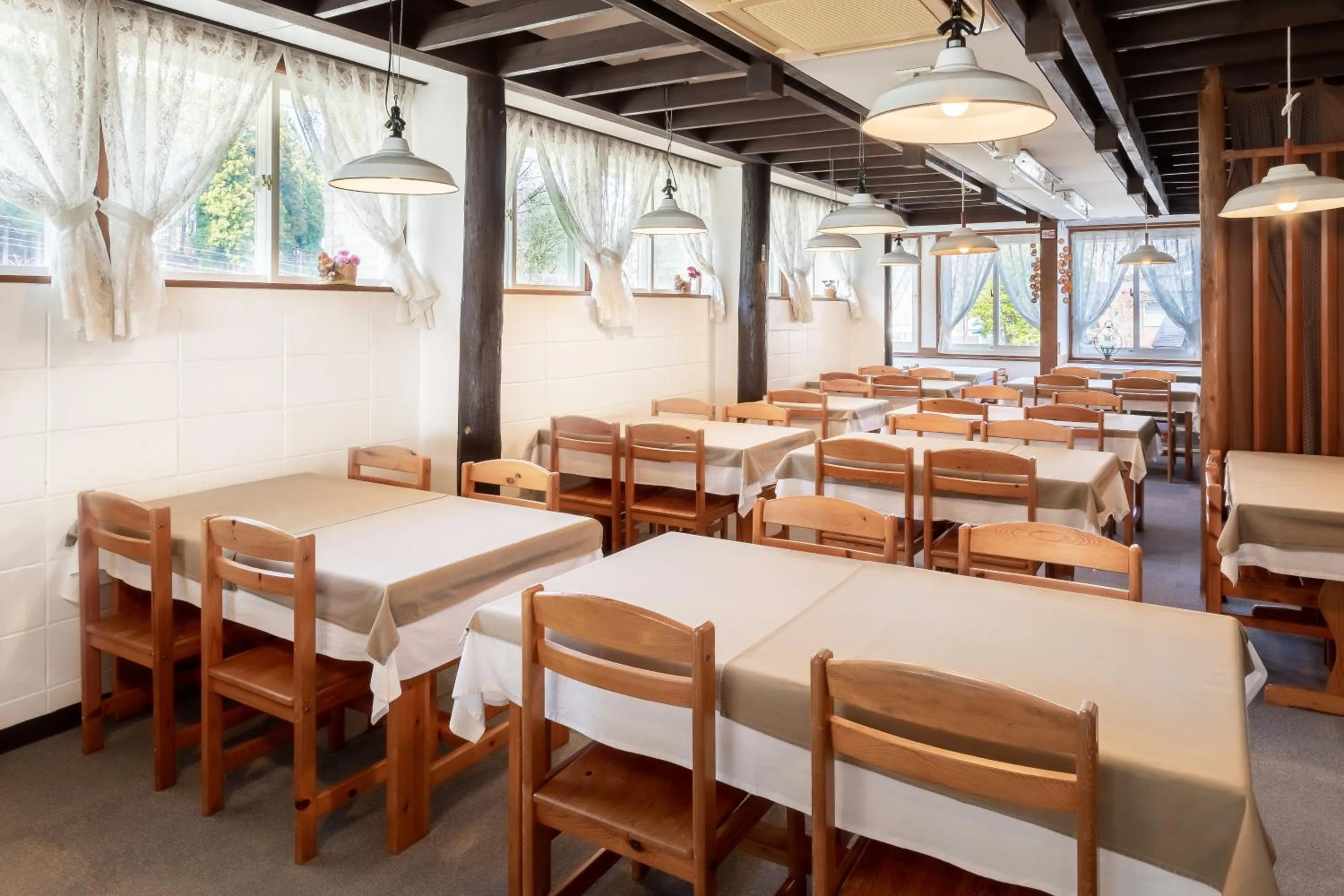 Restaurant/places to eat in Community House Tyrolien