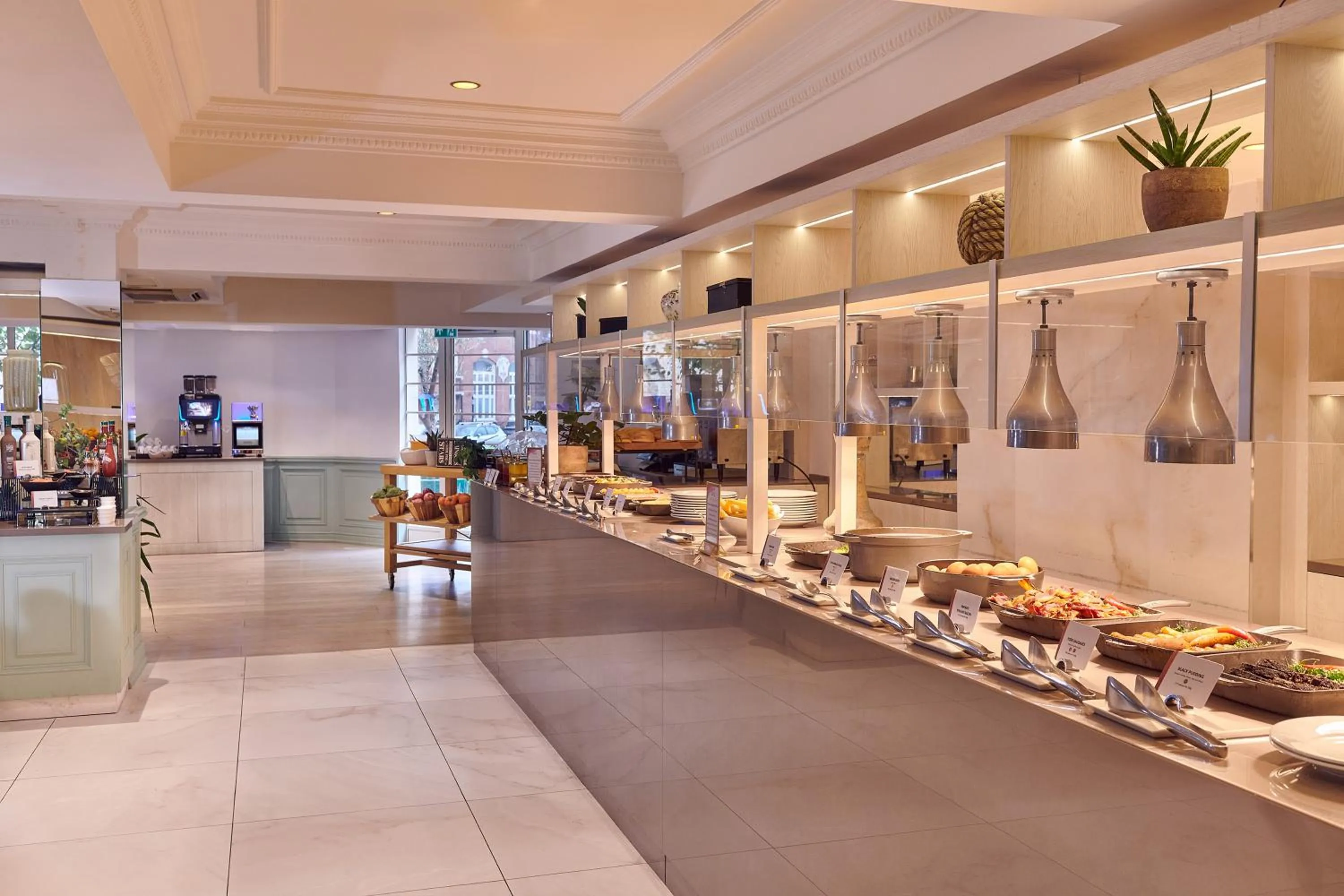 Restaurant/places to eat in The Level at Melia White House