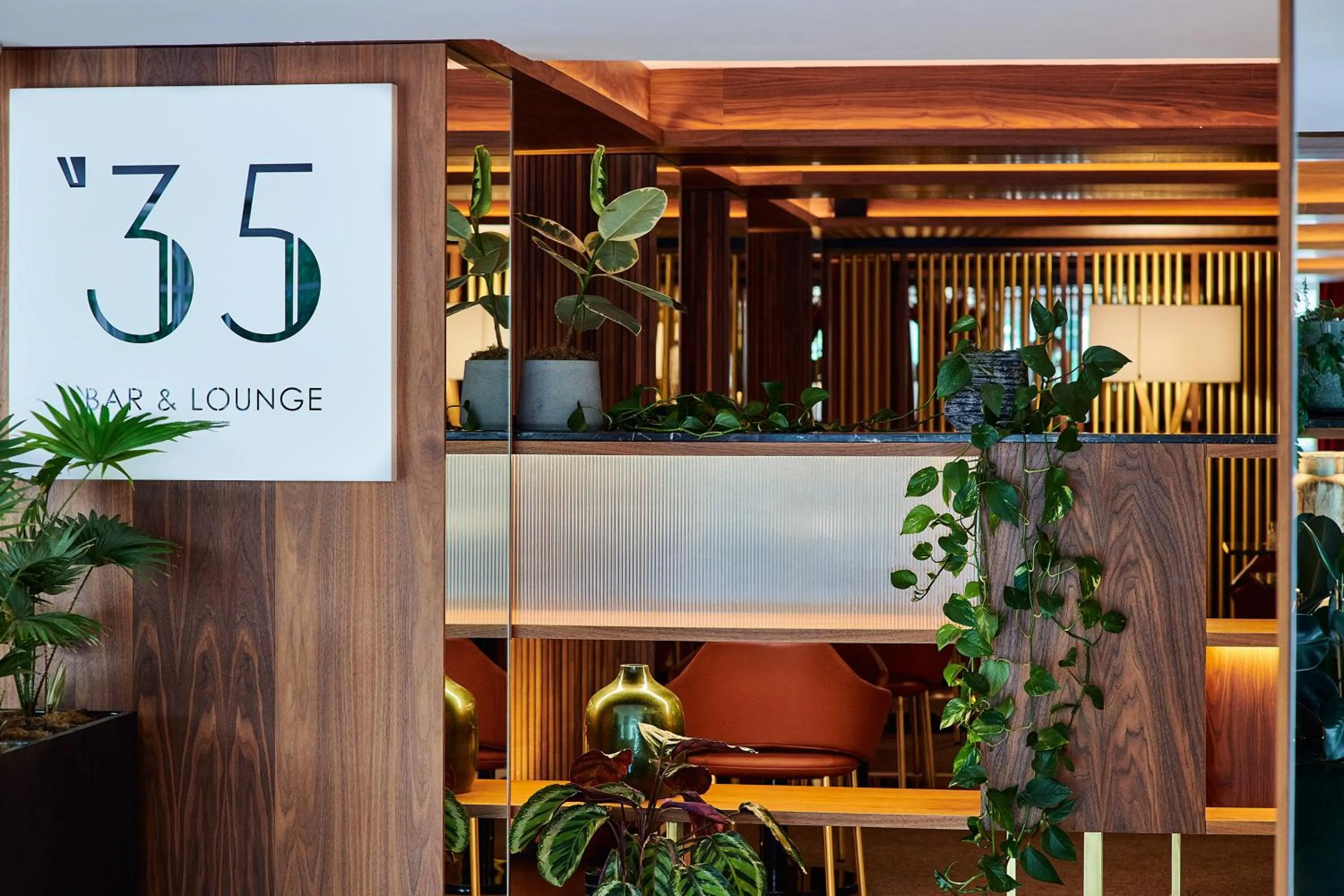 Restaurant/places to eat in The Level at Melia White House