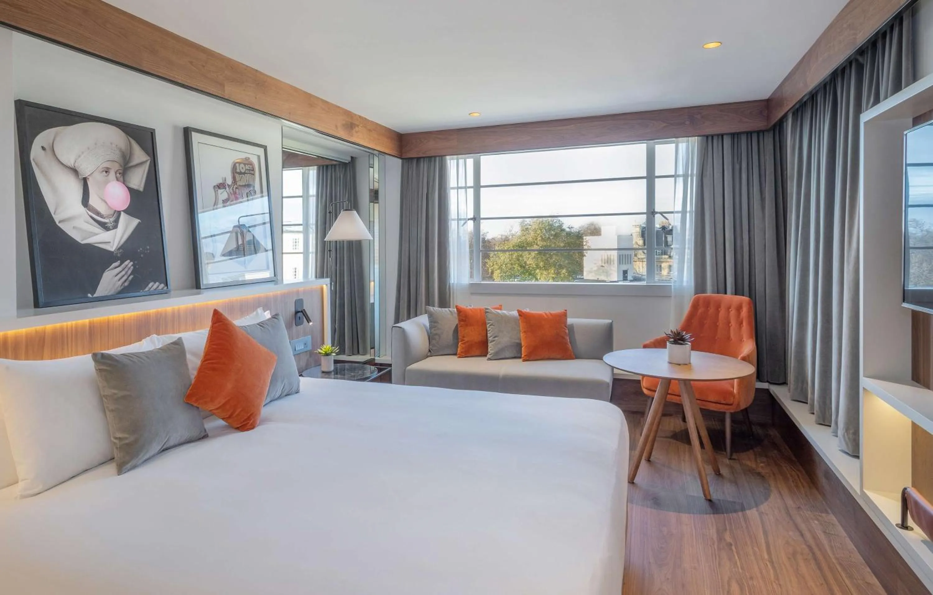 Photo of the whole room, Bed in The Level at Melia White House