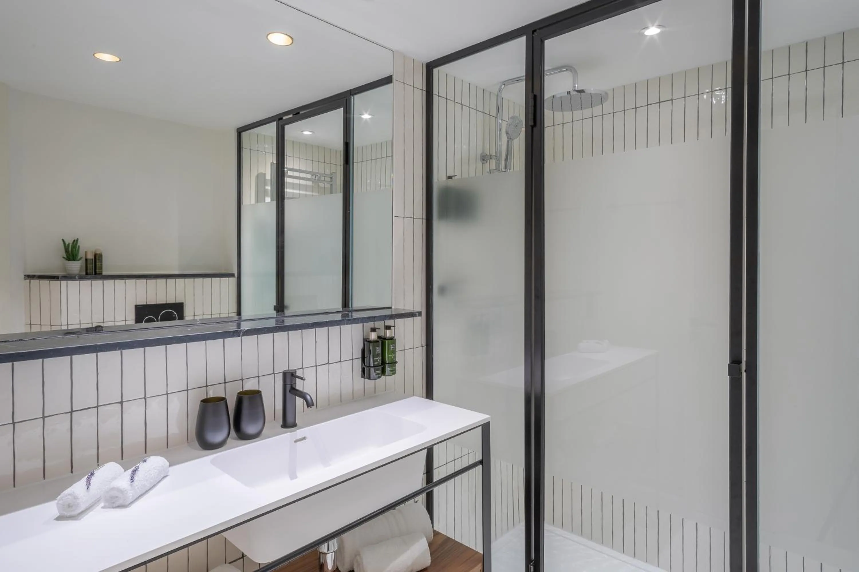 Shower in The Level at Melia White House