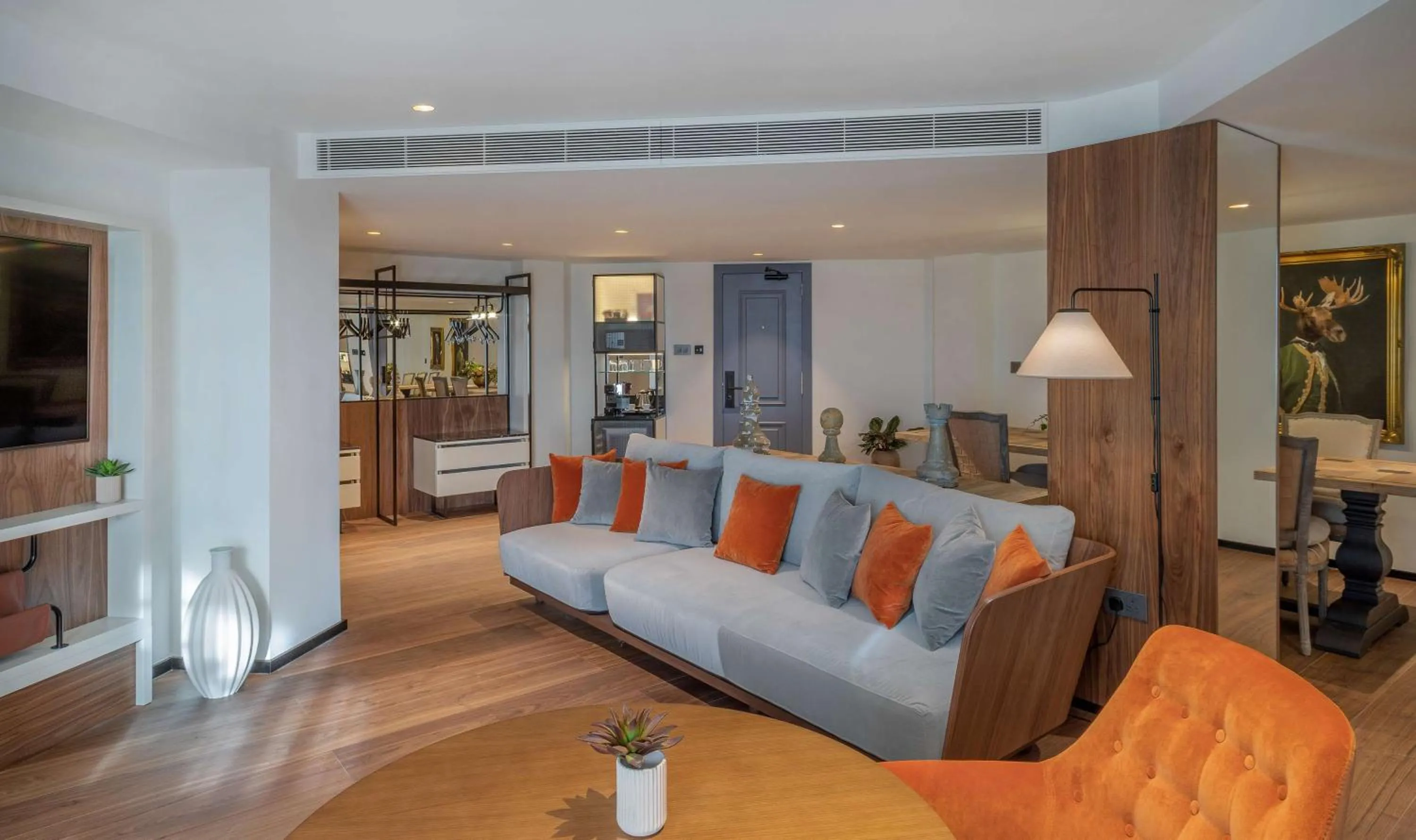 Photo of the whole room in The Level at Melia White House