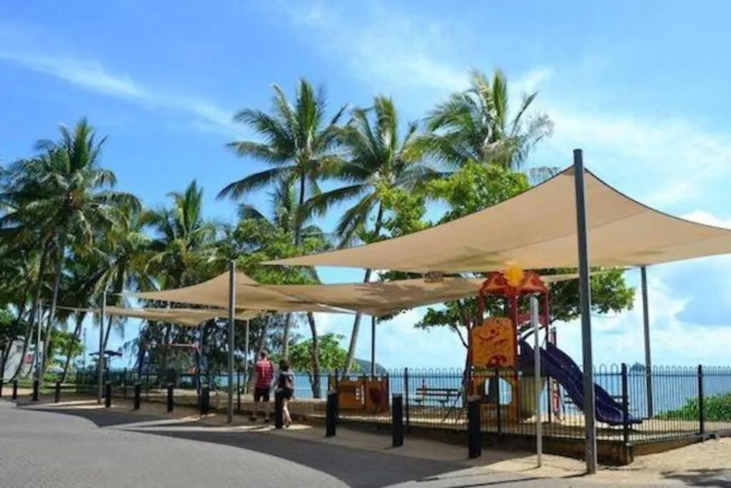 Palm Cove Studio Apartments