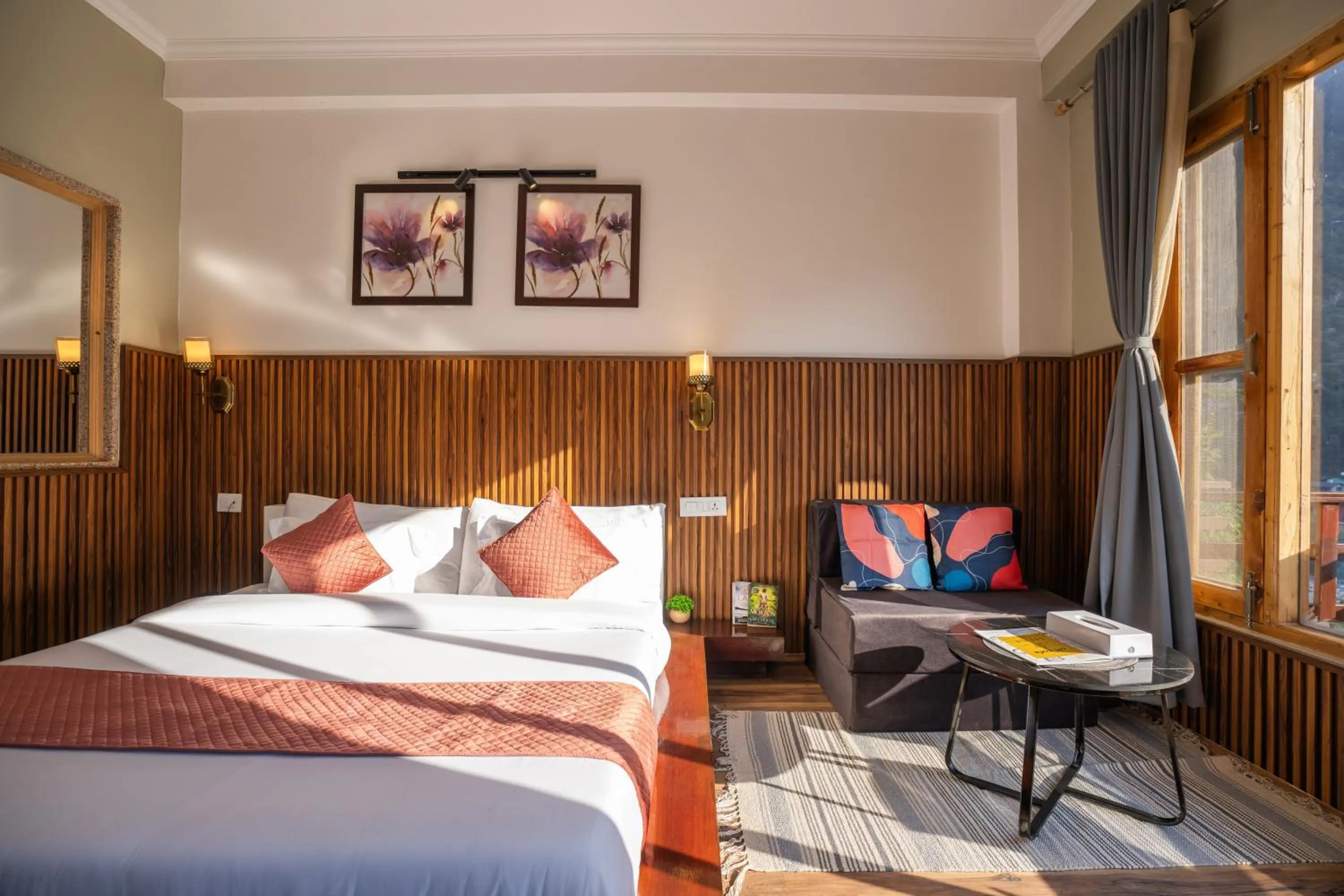 Photo of the whole room, Bed in Alt Life Manali, Old Manali