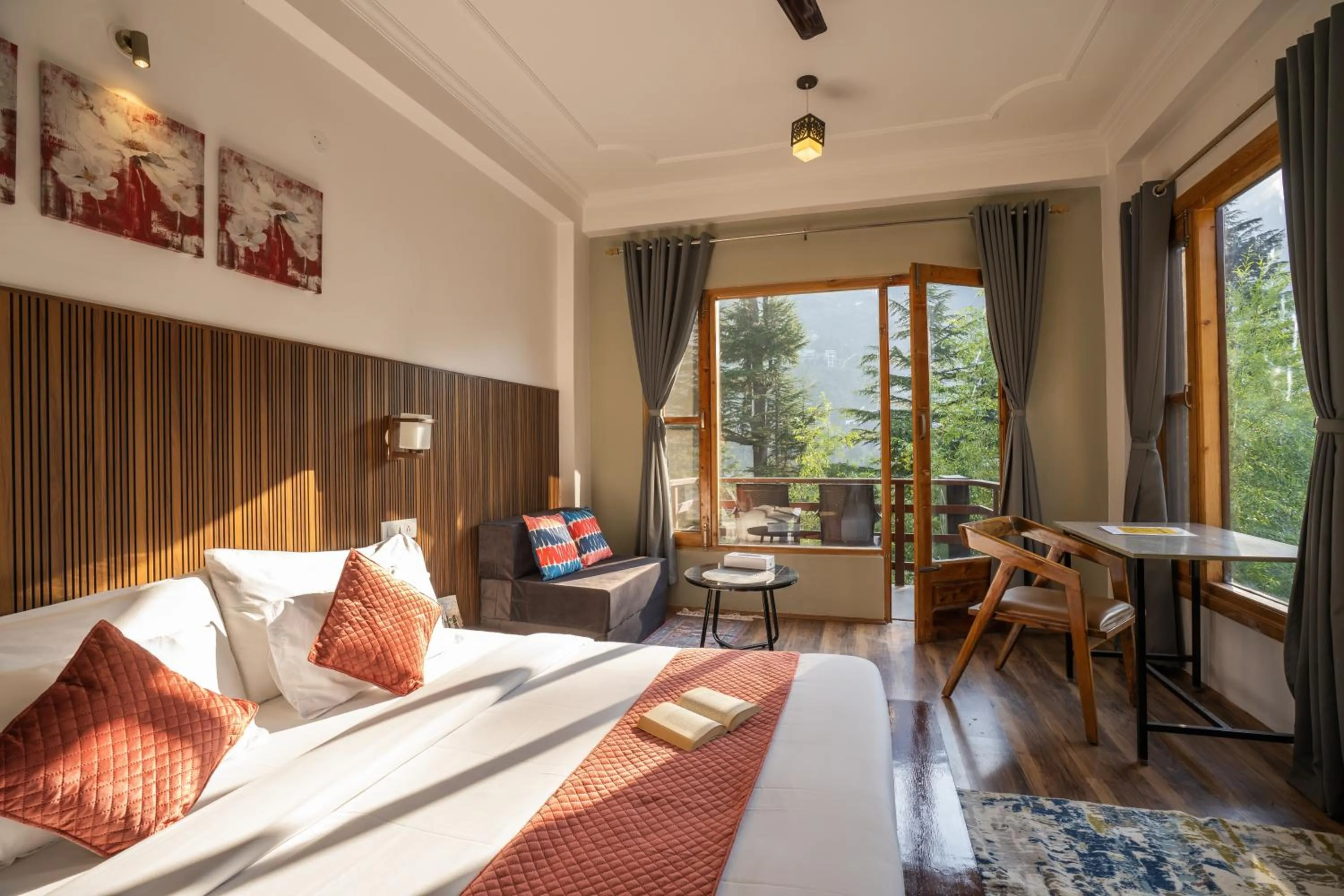 Photo of the whole room, Bed in Alt Life Manali, Old Manali