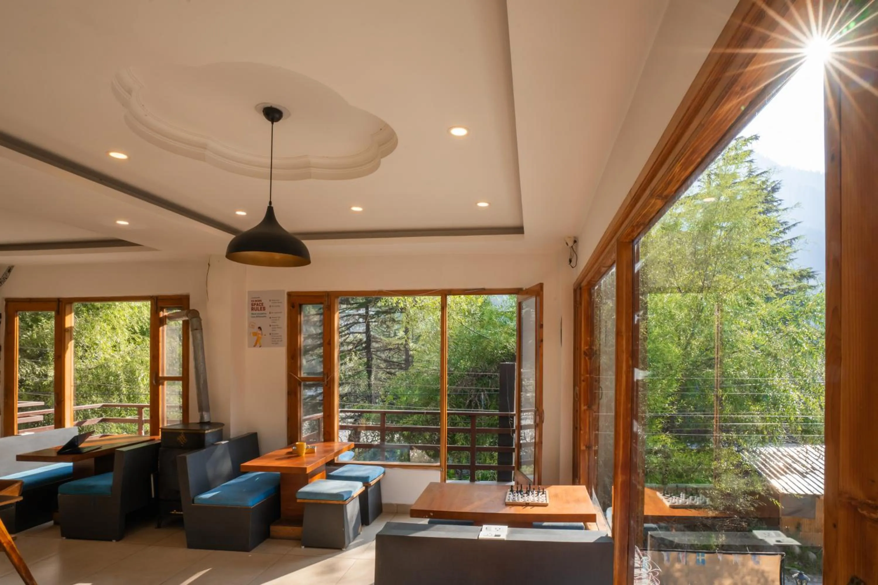 Living room in Alt Life Manali, Old Manali