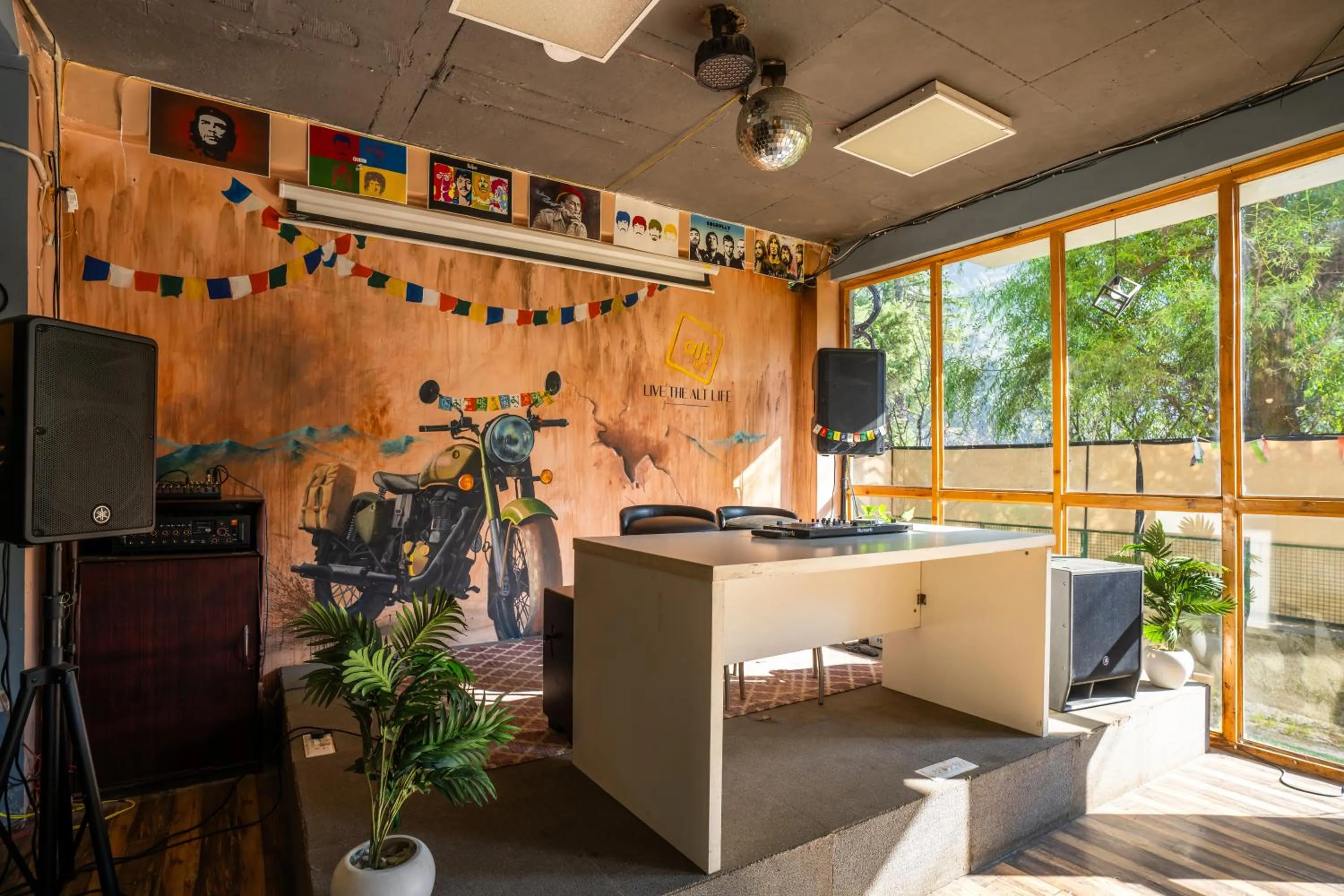 Restaurant/places to eat in Alt Life Manali, Old Manali