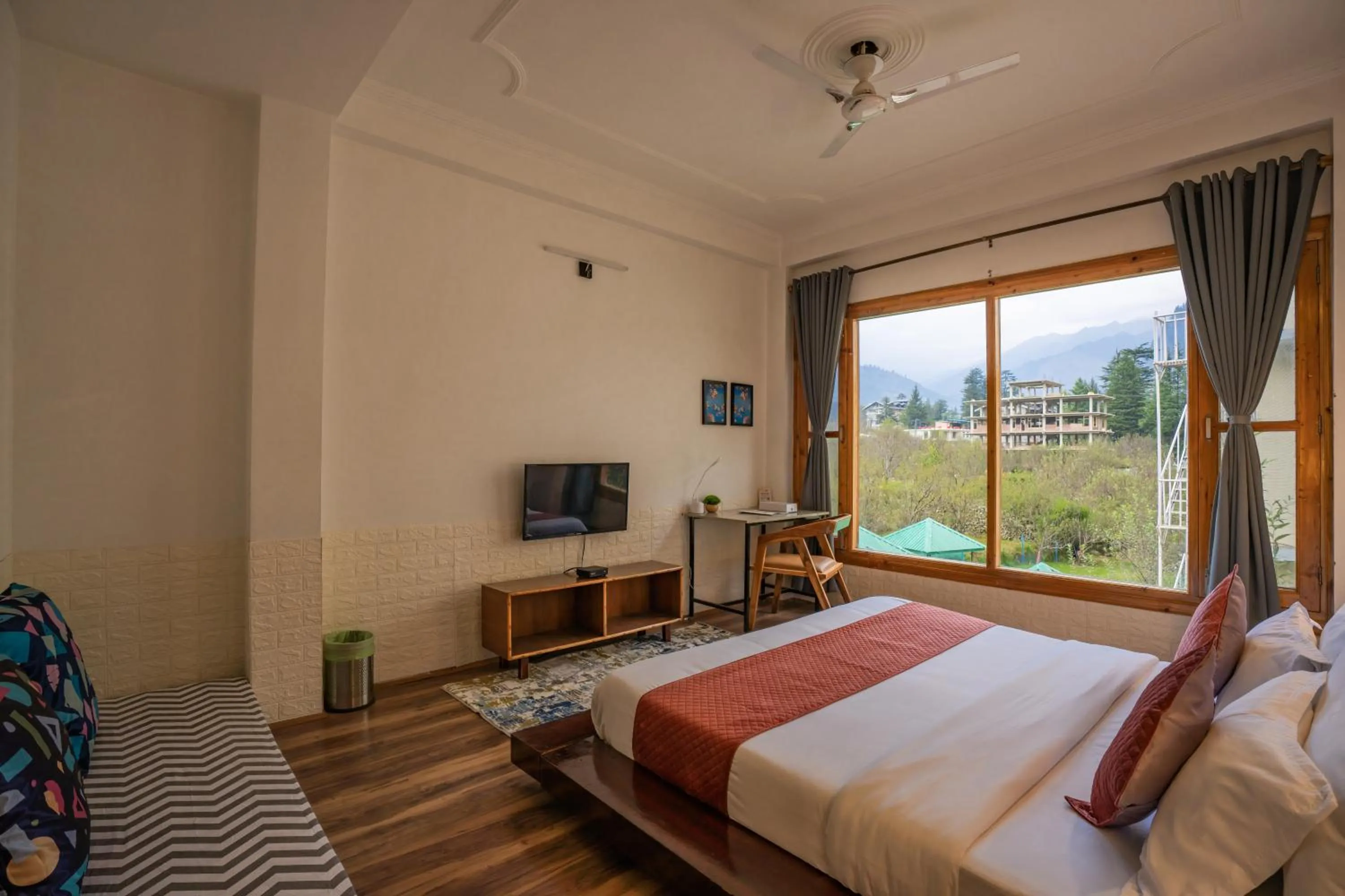 Photo of the whole room, Bed in Alt Life Manali, Old Manali