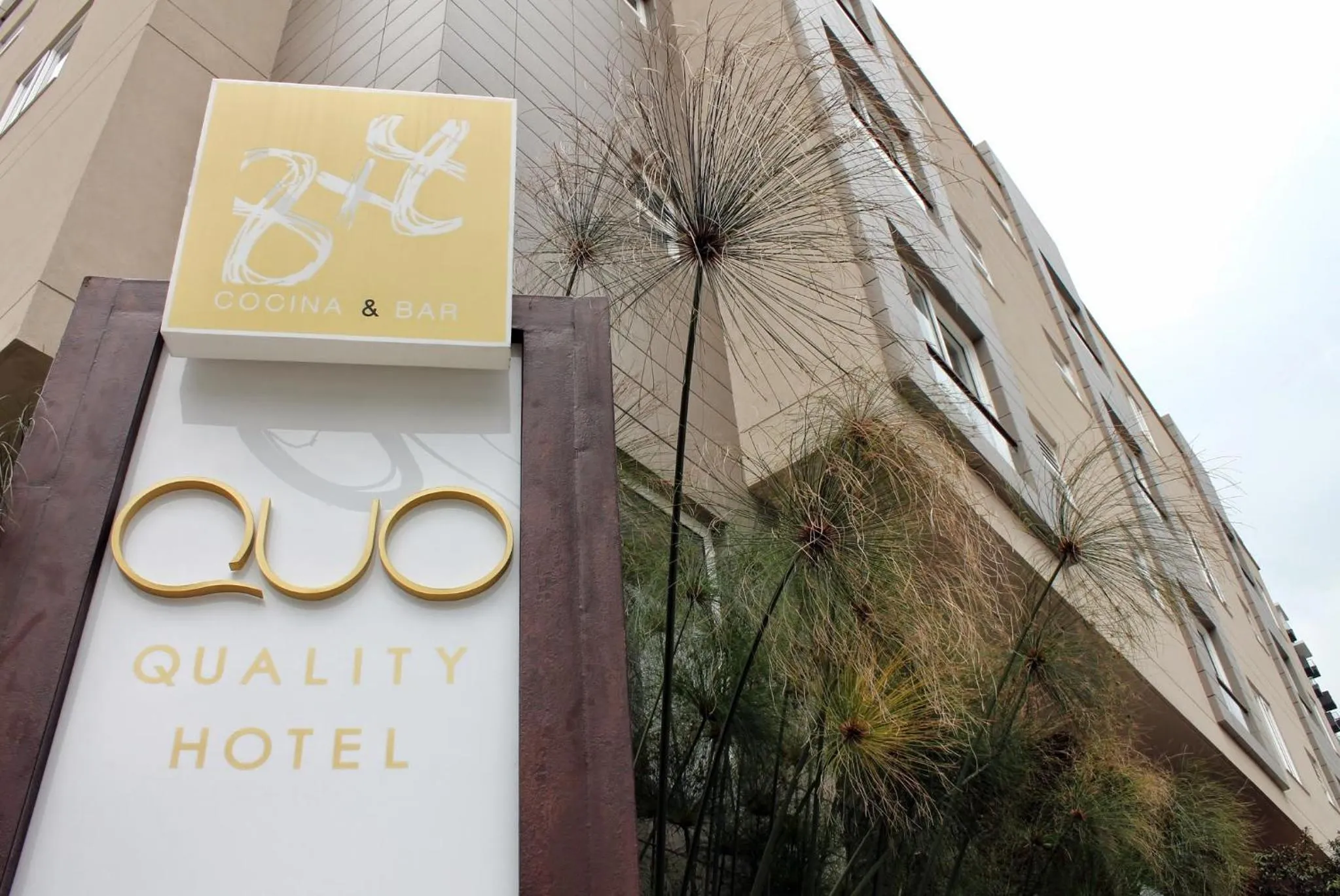 Facade/entrance in Quo Quality Hotel