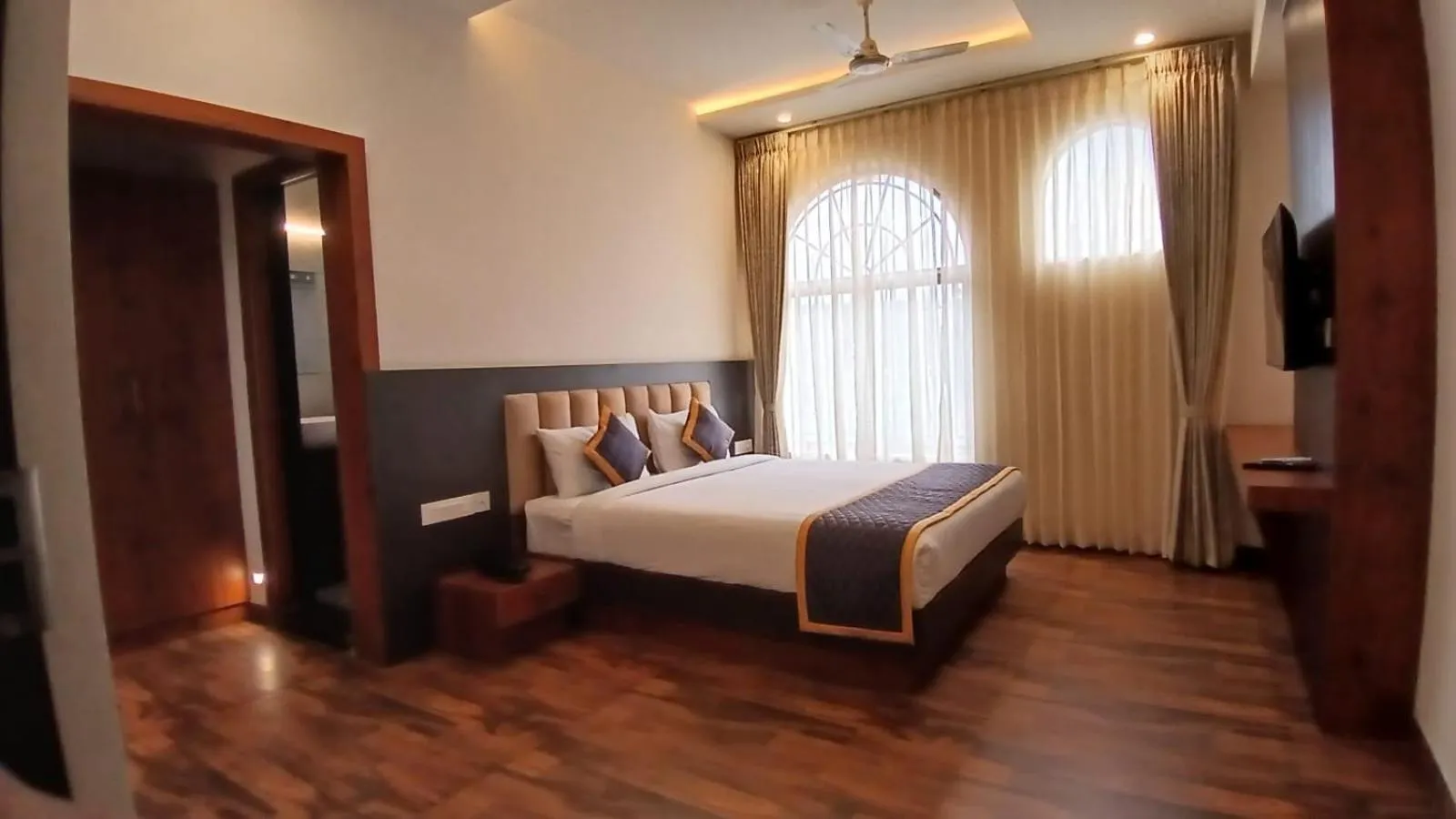 Bed in PPH Living Rajathagiri Palace Premium Rooms
