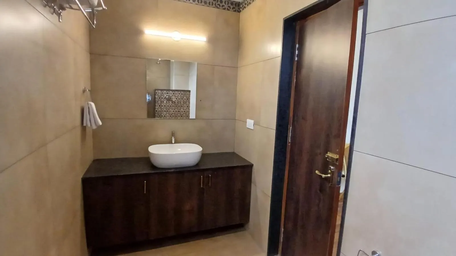 Shower in PPH Living Rajathagiri Palace Premium Rooms