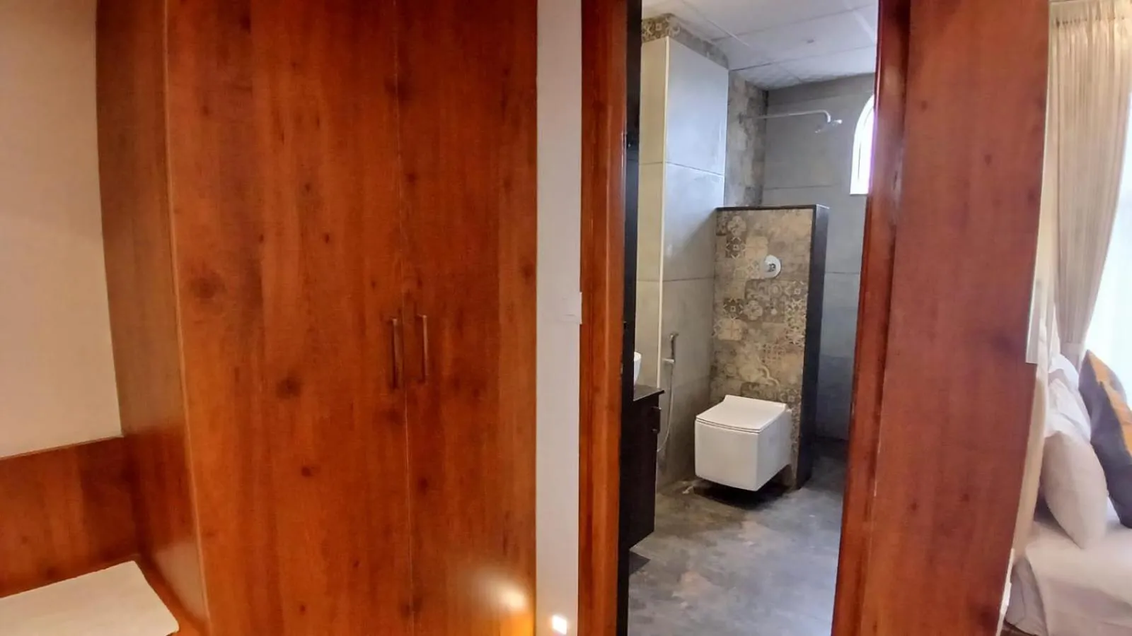 Shower, Bed in PPH Living Rajathagiri Palace Premium Rooms