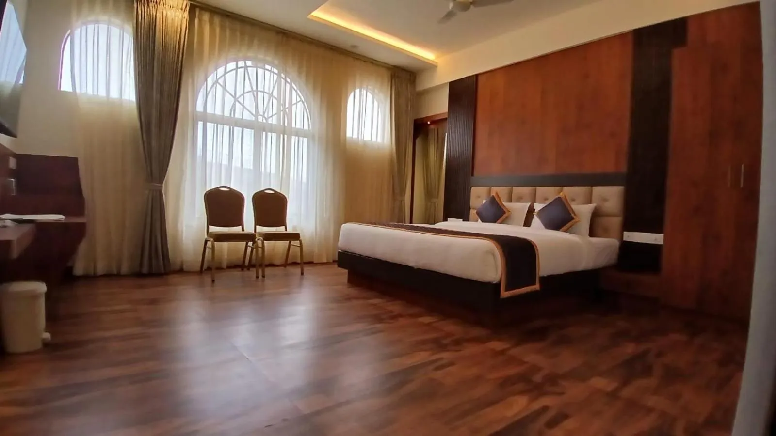 Bed in PPH Living Rajathagiri Palace Premium Rooms