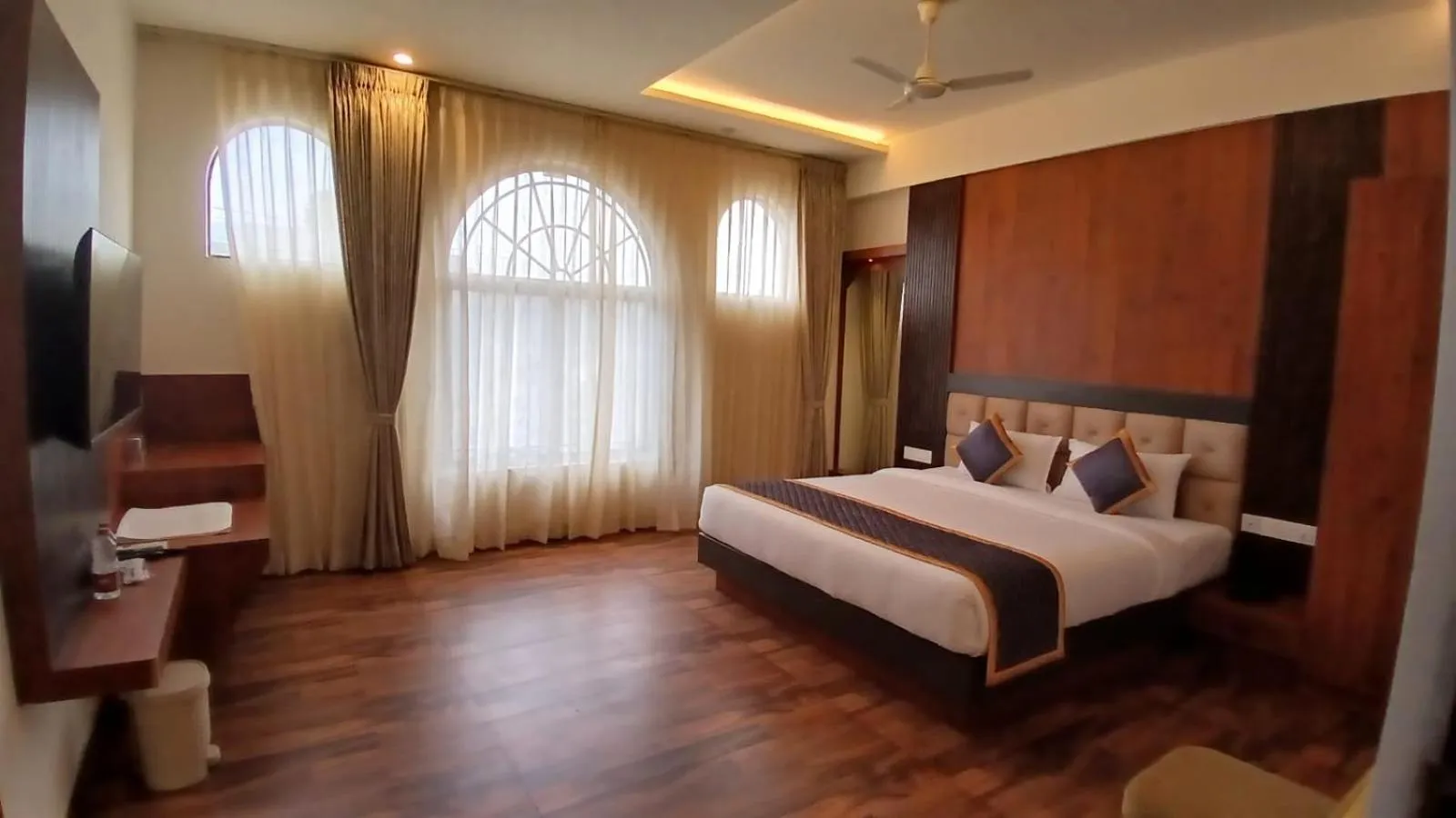 Bed in PPH Living Rajathagiri Palace Premium Rooms