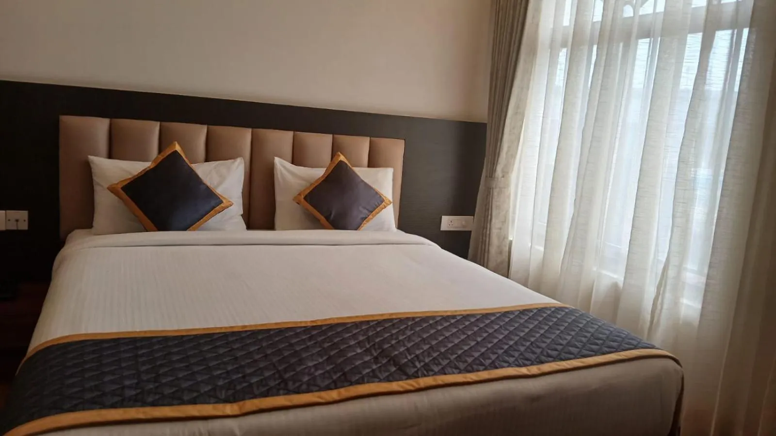 Bed in PPH Living Rajathagiri Palace Premium Rooms