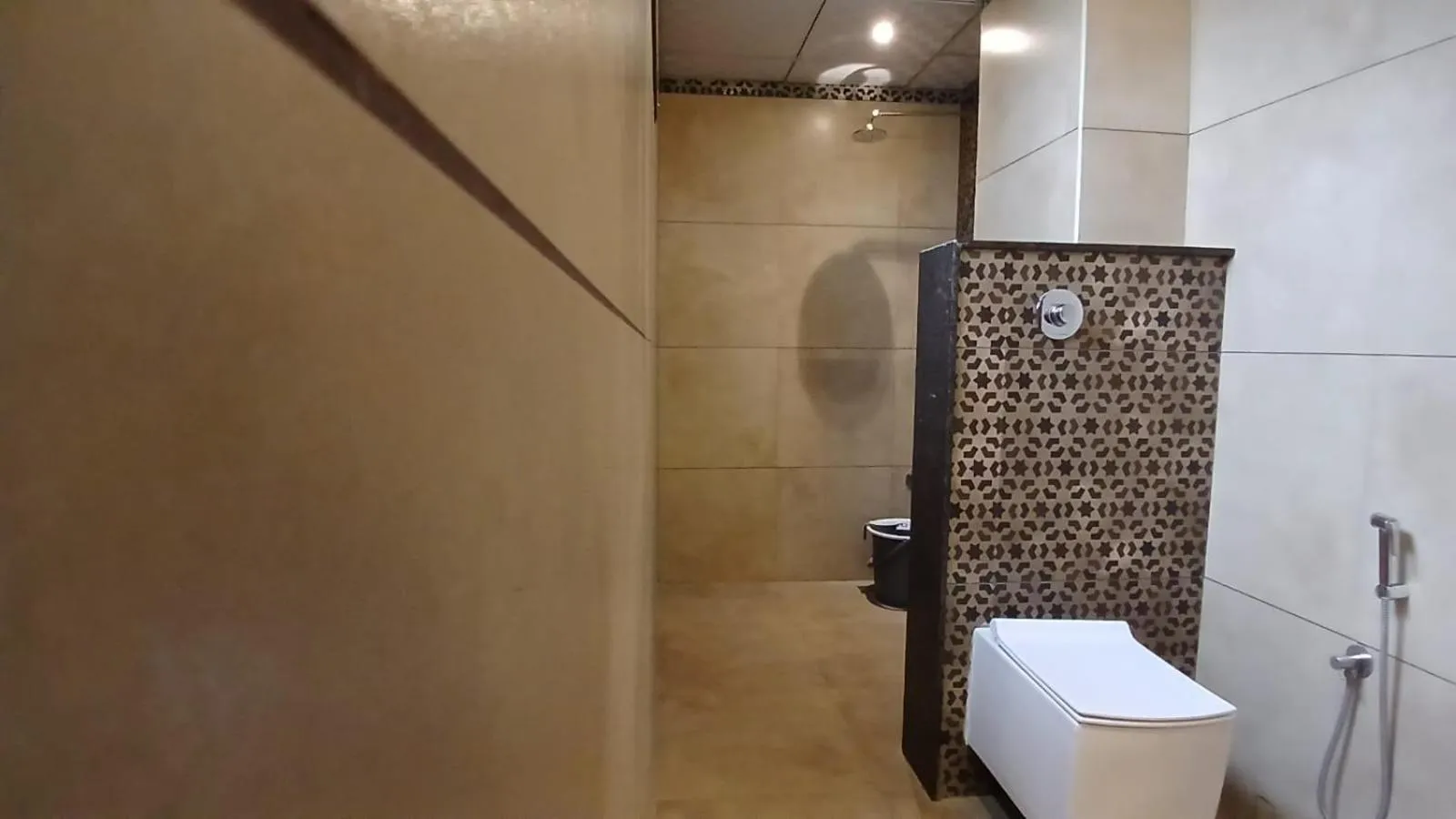 Shower in PPH Living Rajathagiri Palace Premium Rooms