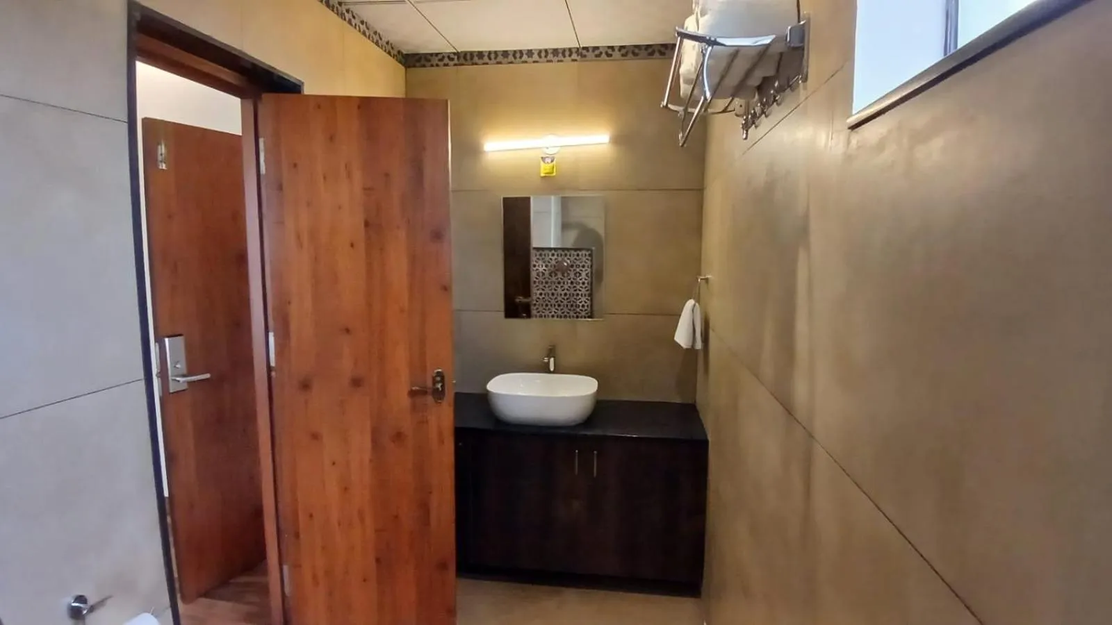 Shower in PPH Living Rajathagiri Palace Premium Rooms
