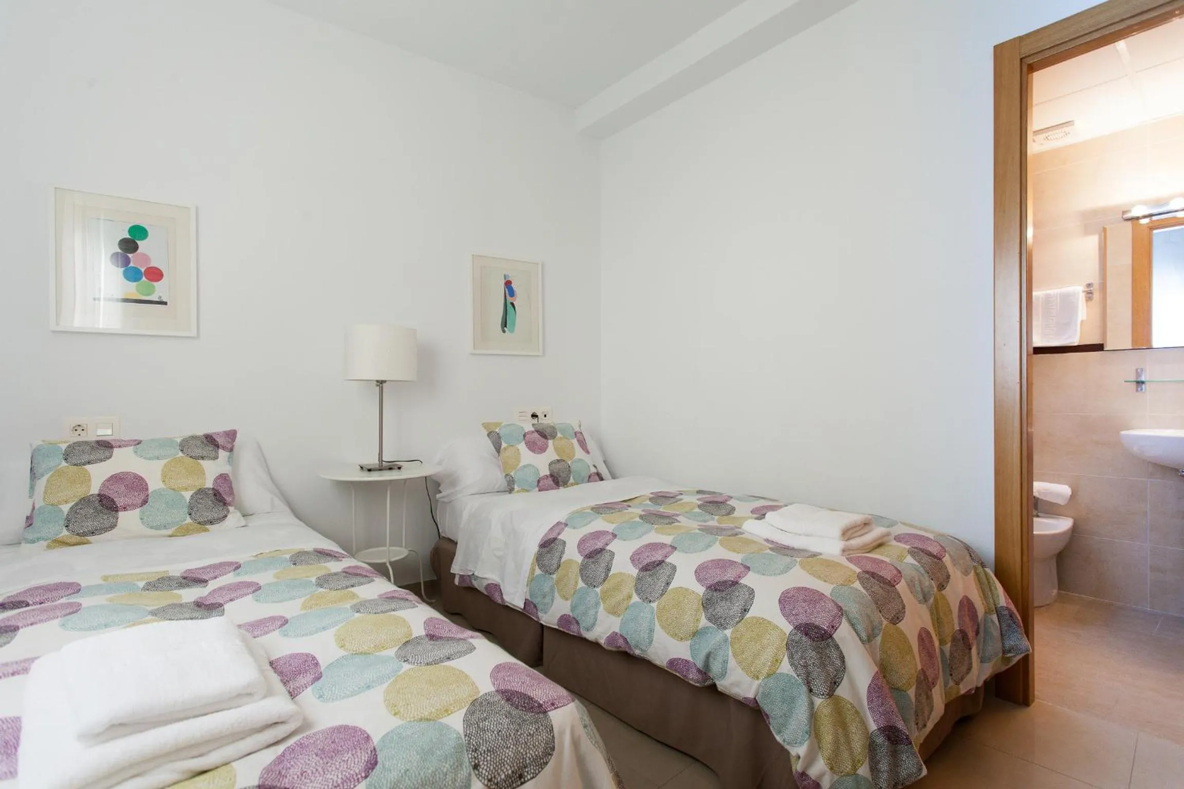 Bedroom, Bed in Apartamentos Diaber San Leandro