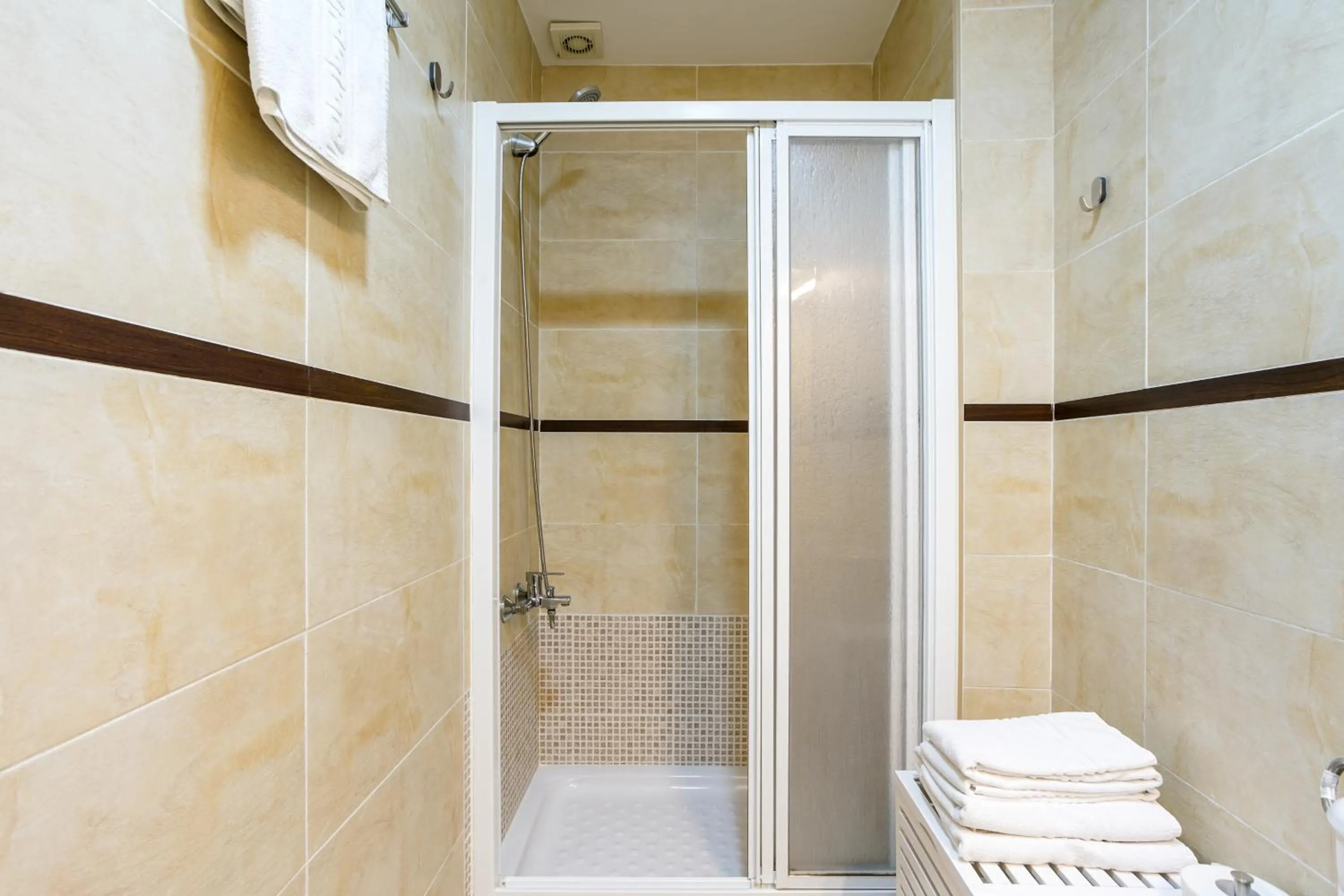 Bathroom in Apartamentos Diaber San Leandro