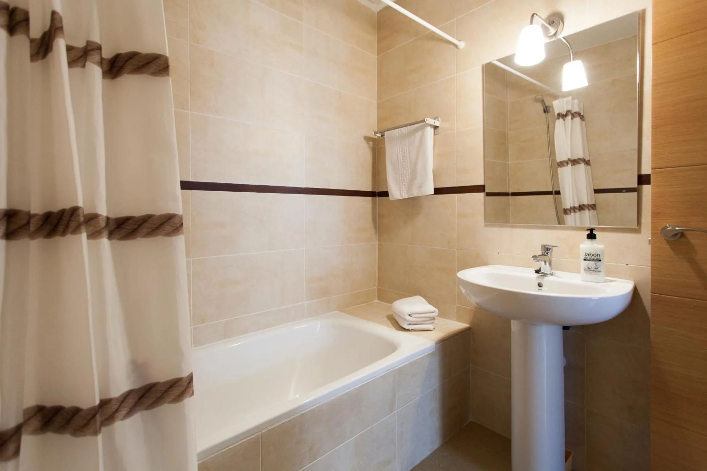 Bathroom in Apartamentos Diaber San Leandro