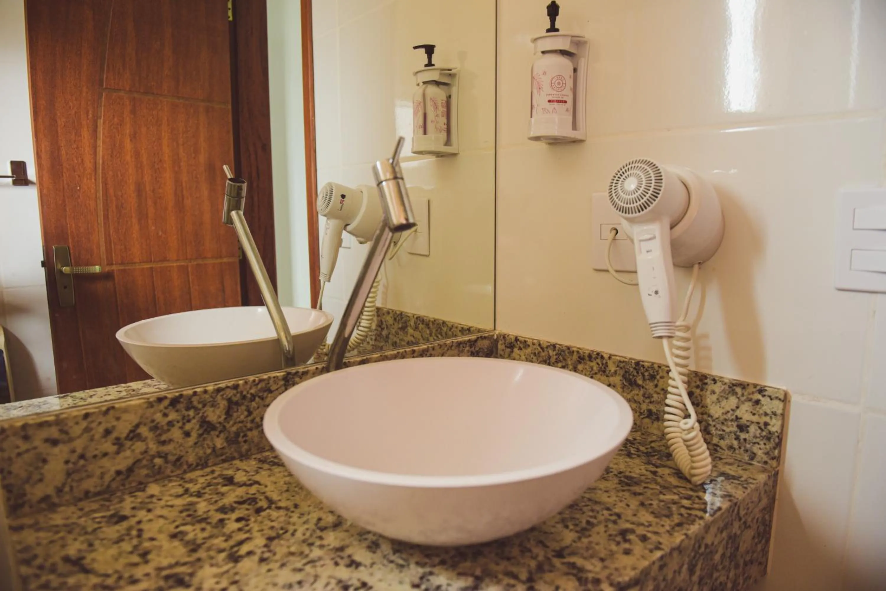 Toilet in Pousada Xerxes