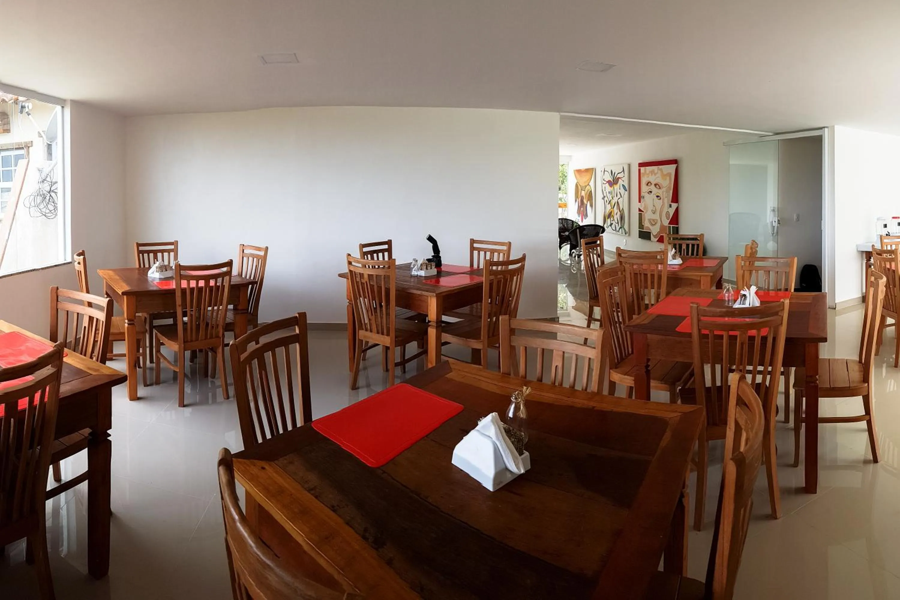 Restaurant/places to eat in Pousada Xerxes