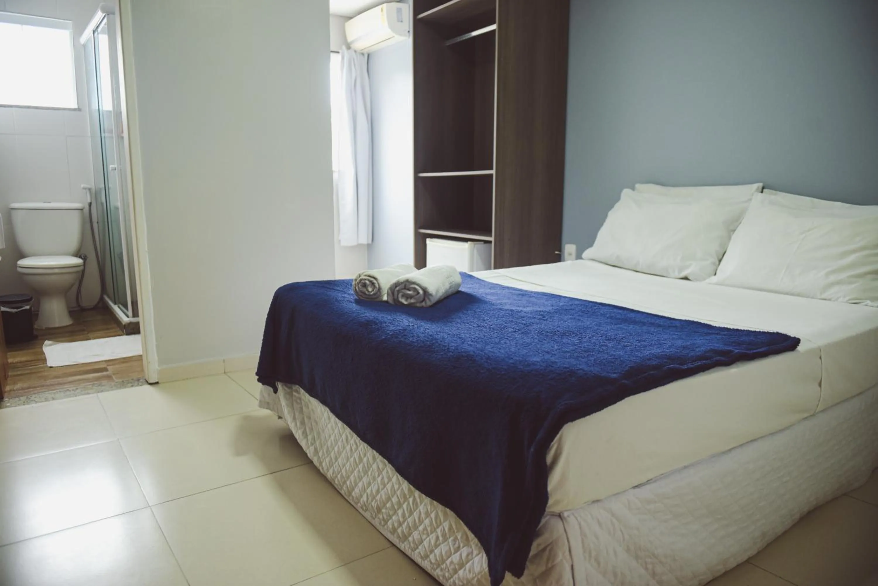 Toilet, Bed in Pousada Xerxes