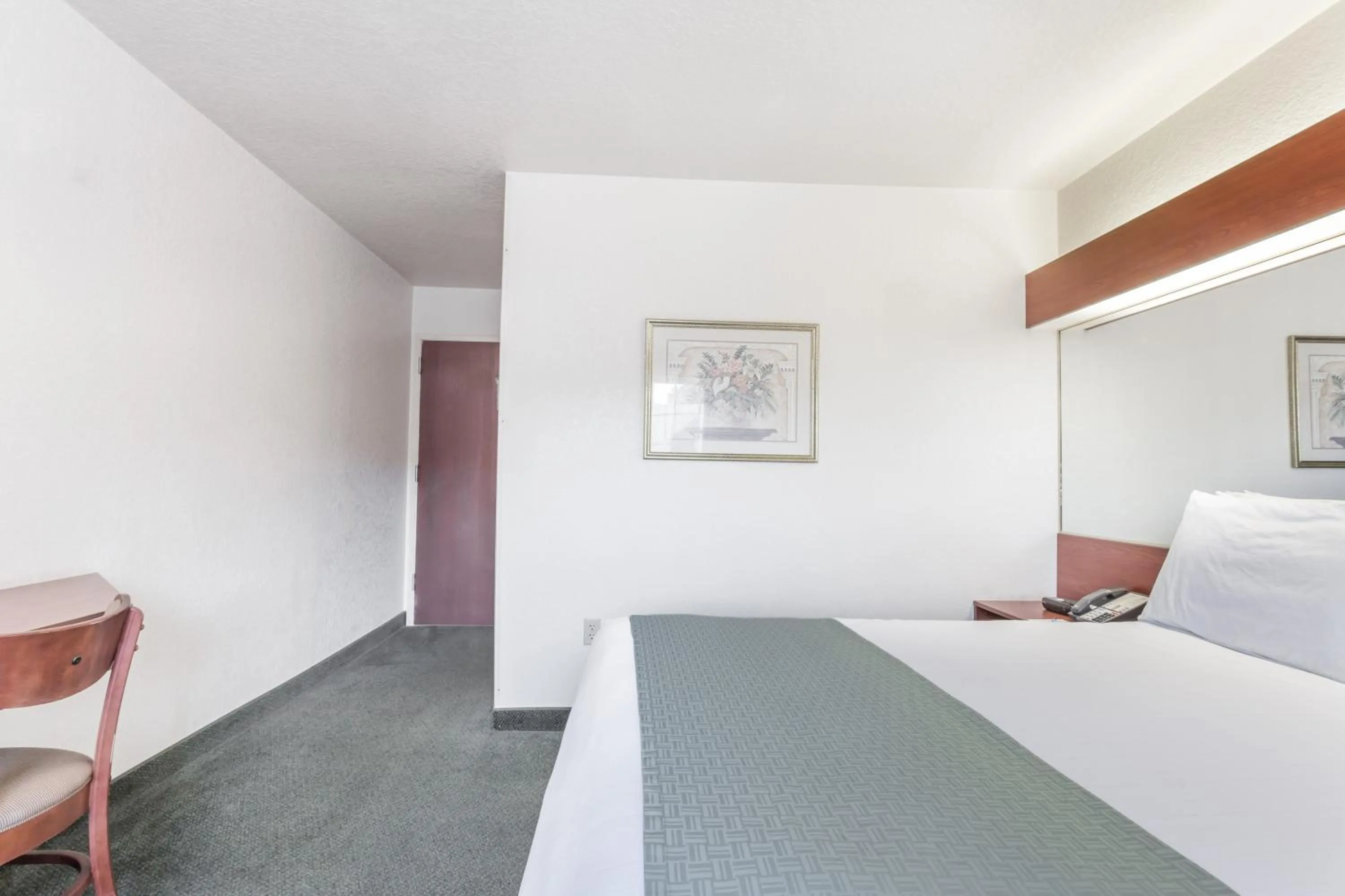 Bed in Microtel Inn & Suites Marianna