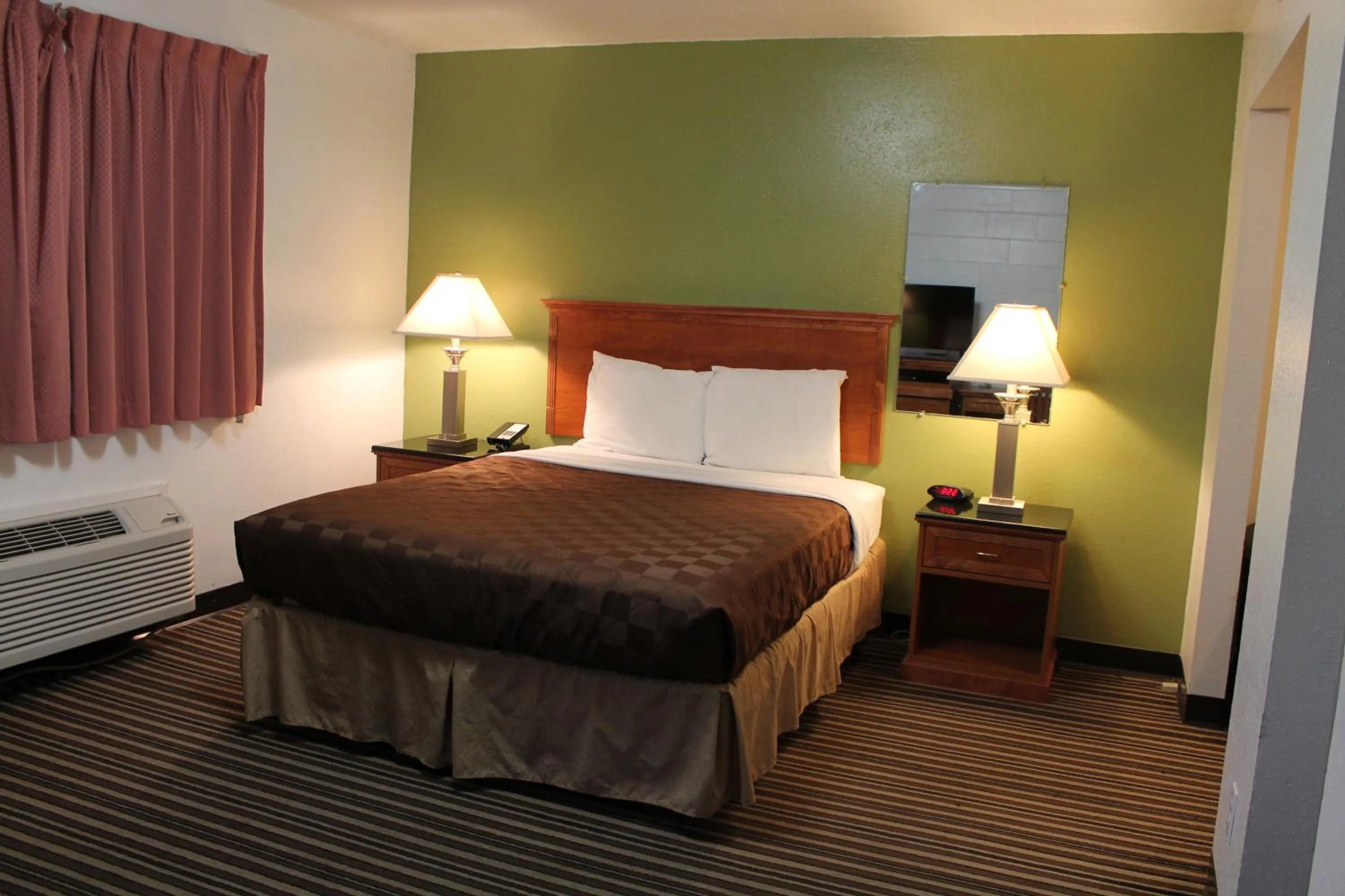 Photo of the whole room, Bed in Americas Best Value Inn Boardman