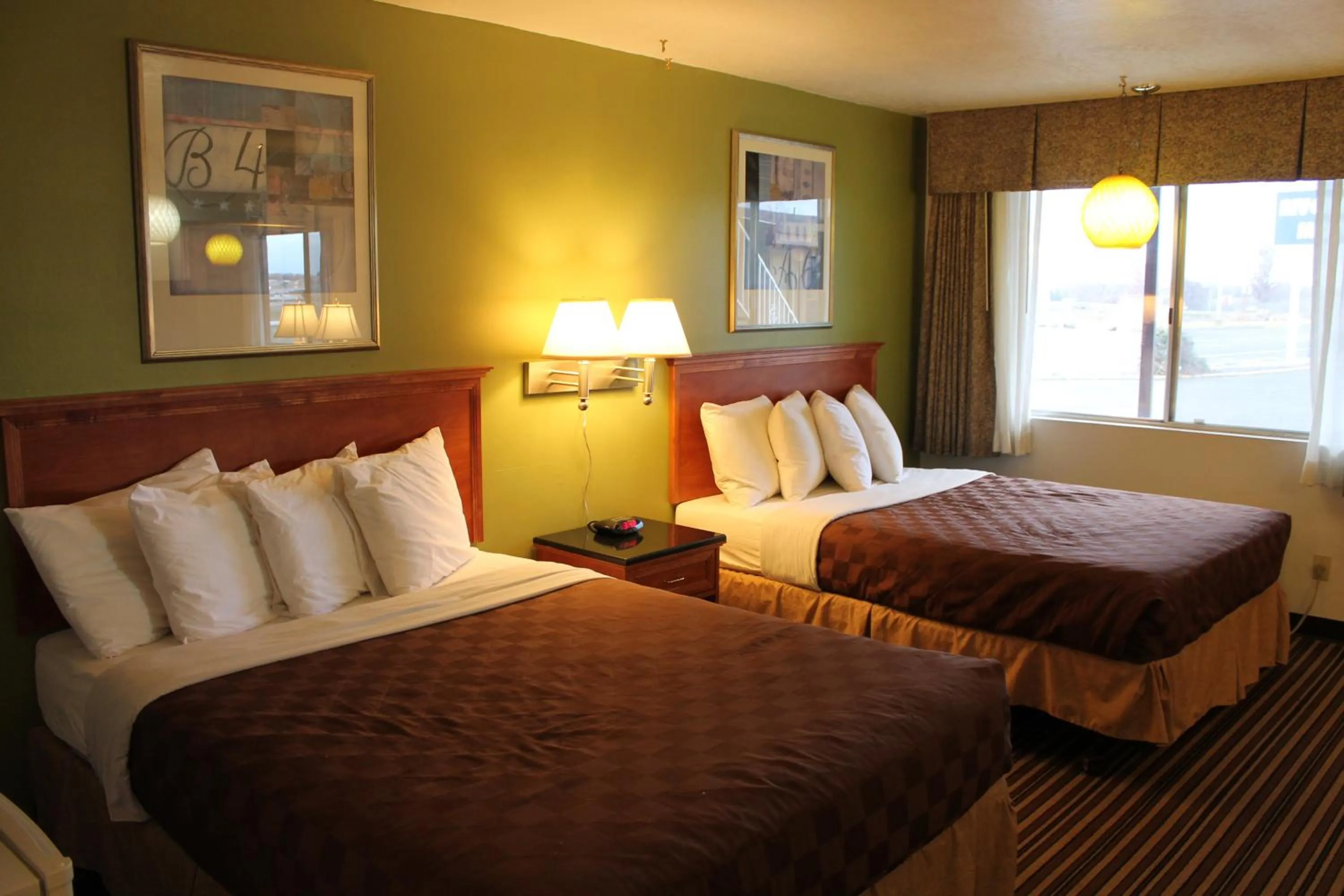 Photo of the whole room, Bed in Americas Best Value Inn Boardman