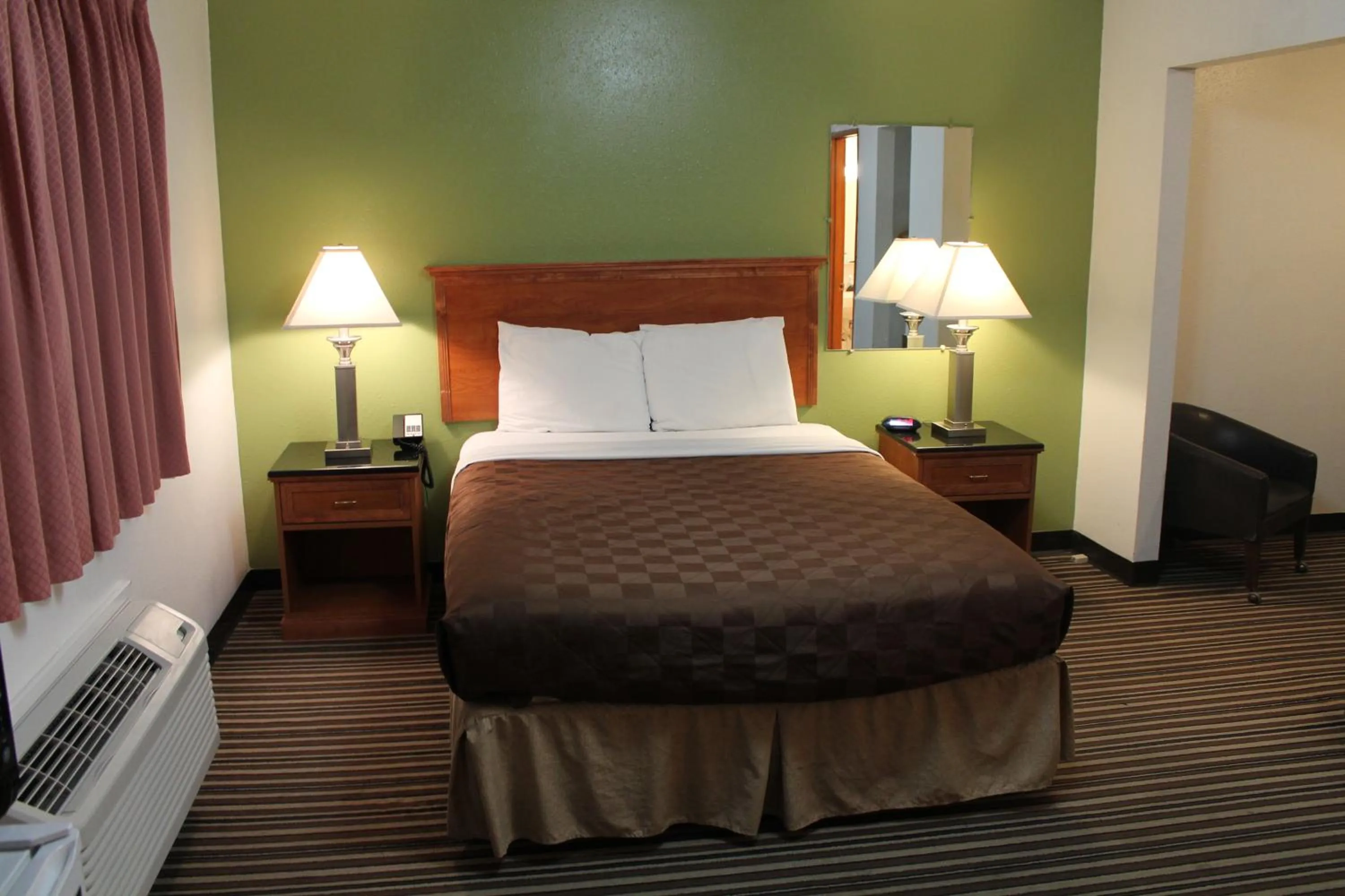 Photo of the whole room, Bed in Americas Best Value Inn Boardman