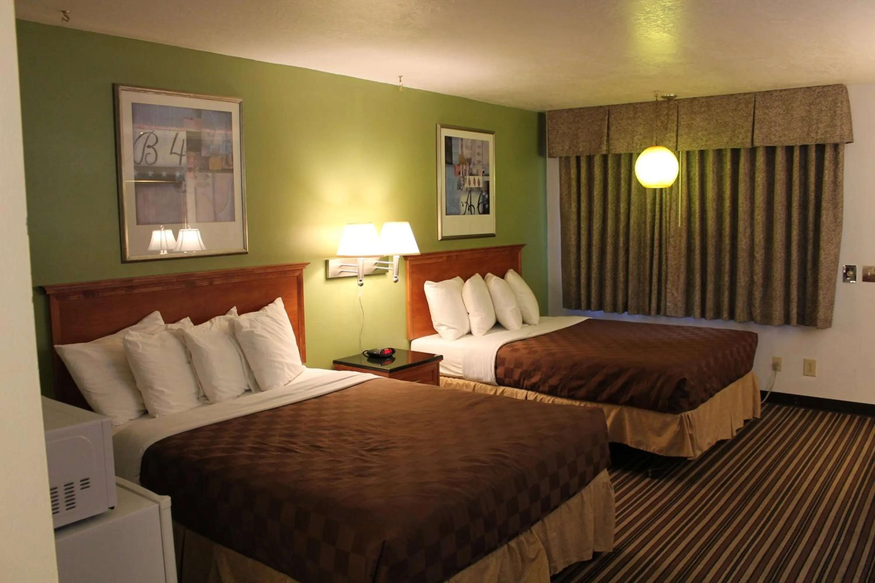 Photo of the whole room, Bed in Americas Best Value Inn Boardman