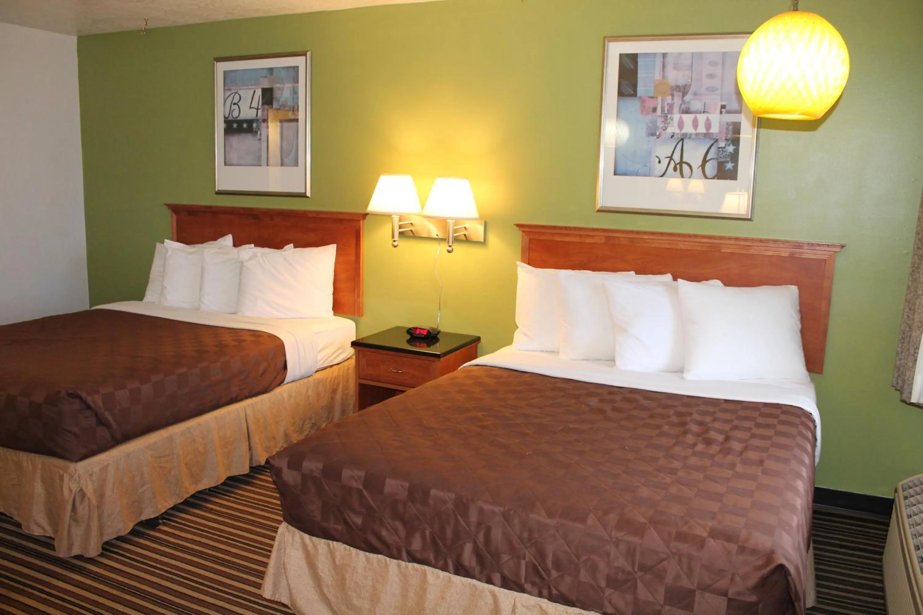 Photo of the whole room, Bed in Americas Best Value Inn Boardman