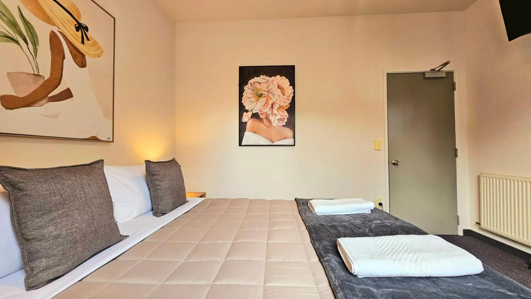 Bed in Wild Kea Lodge Franz Josef