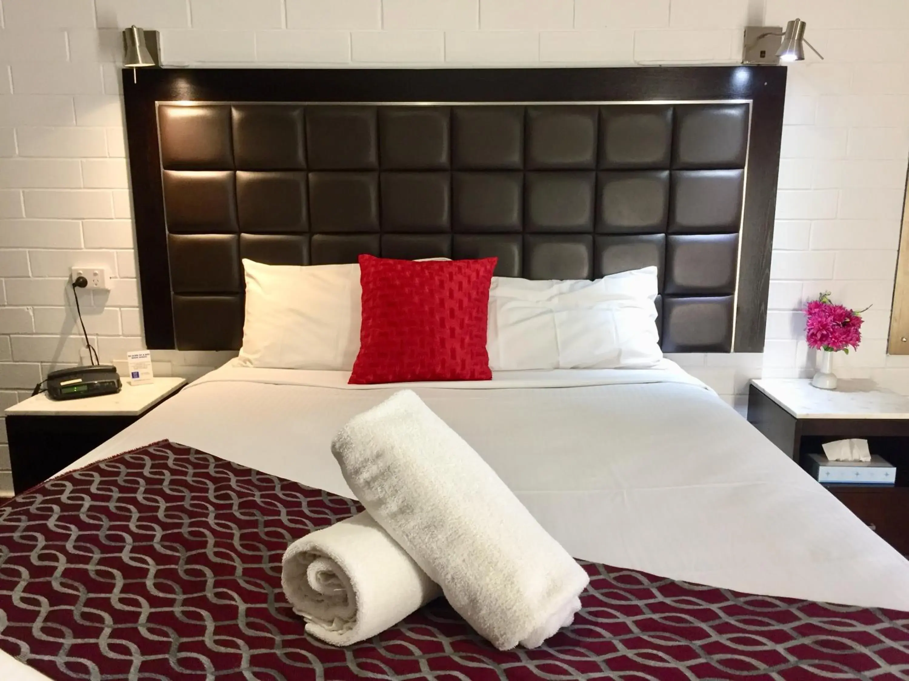 Superior Queen Room in Pooraka Motor Inn Superior Queen Room in Pooraka Motor Inn