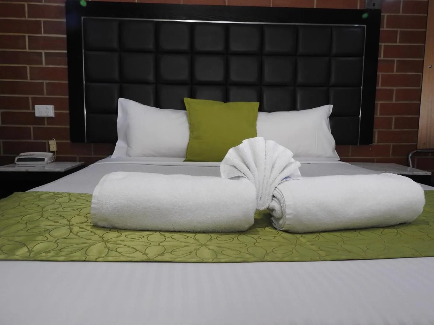 Bed in Pooraka Motor Inn