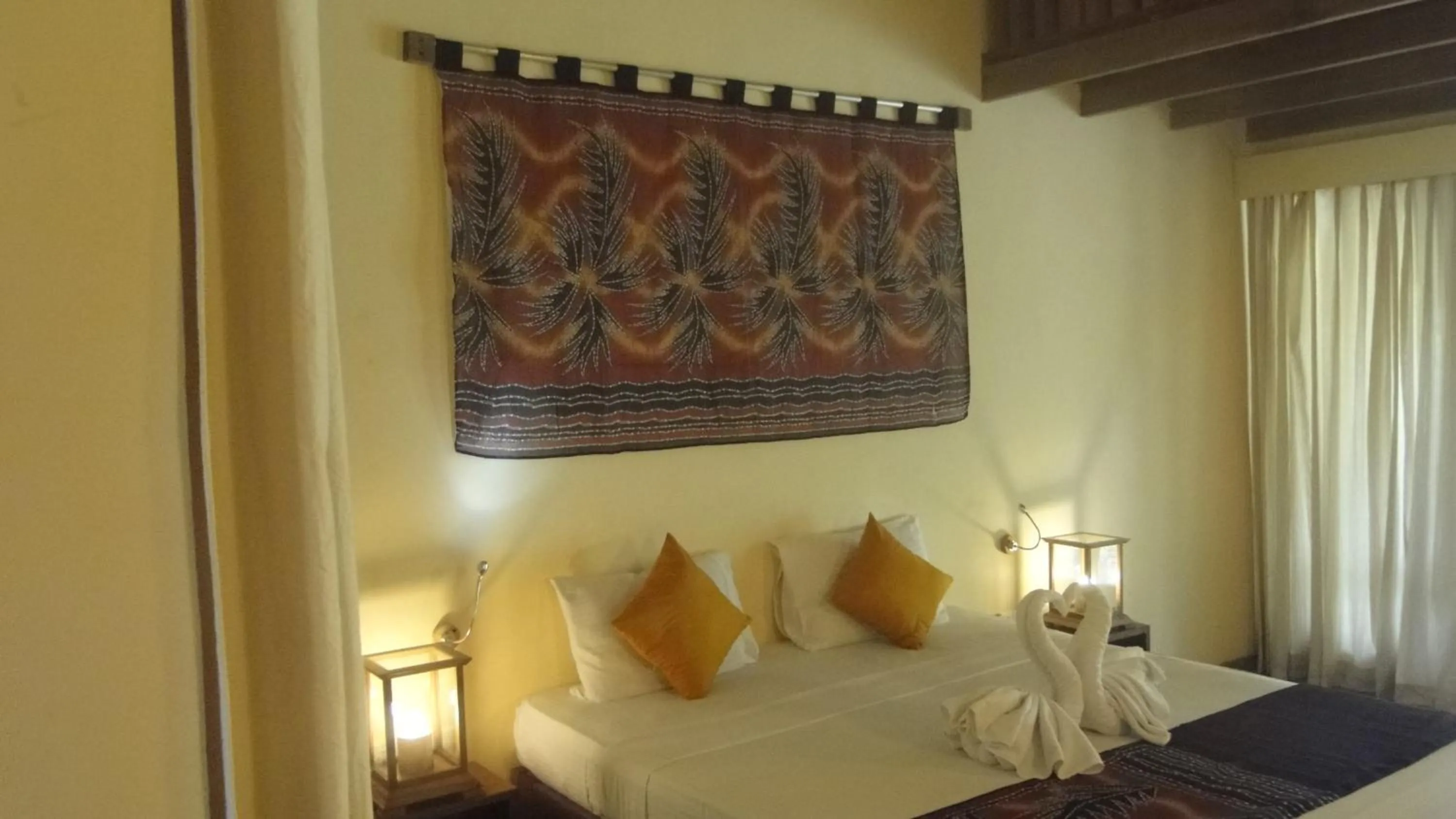 Bed in Giman Free Beach Resort Pasikuda