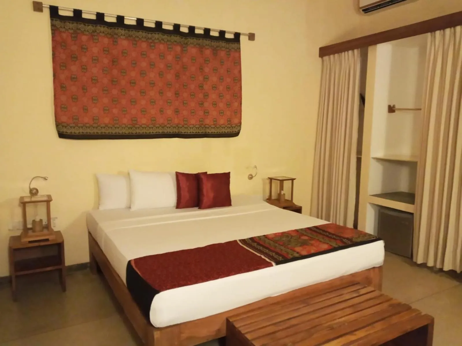 Bed in Giman Free Beach Resort Pasikuda