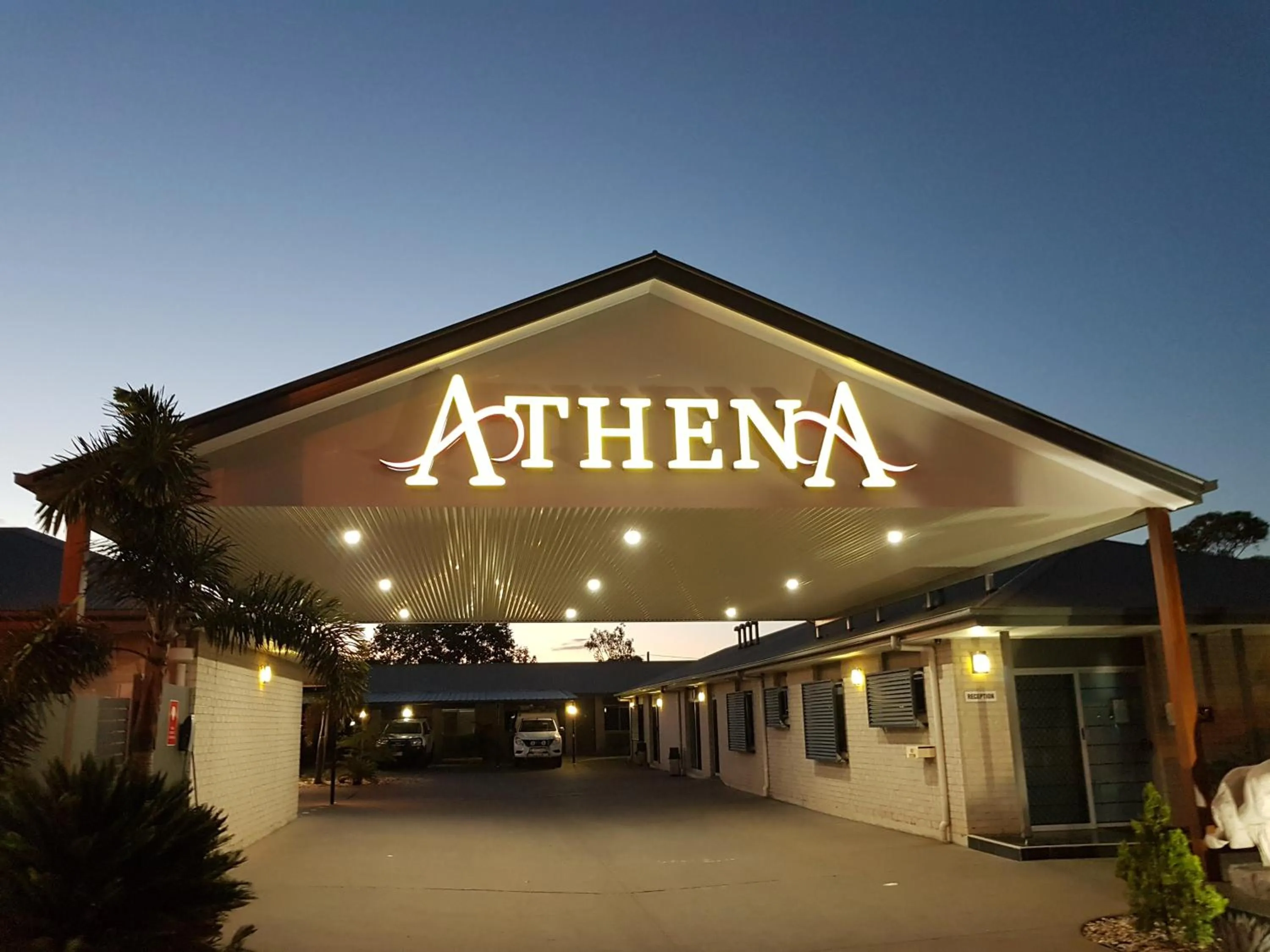 3 Bedroom Apartment with 3 x King Beds - NOT Pet Friendly in Athena Studio Units
