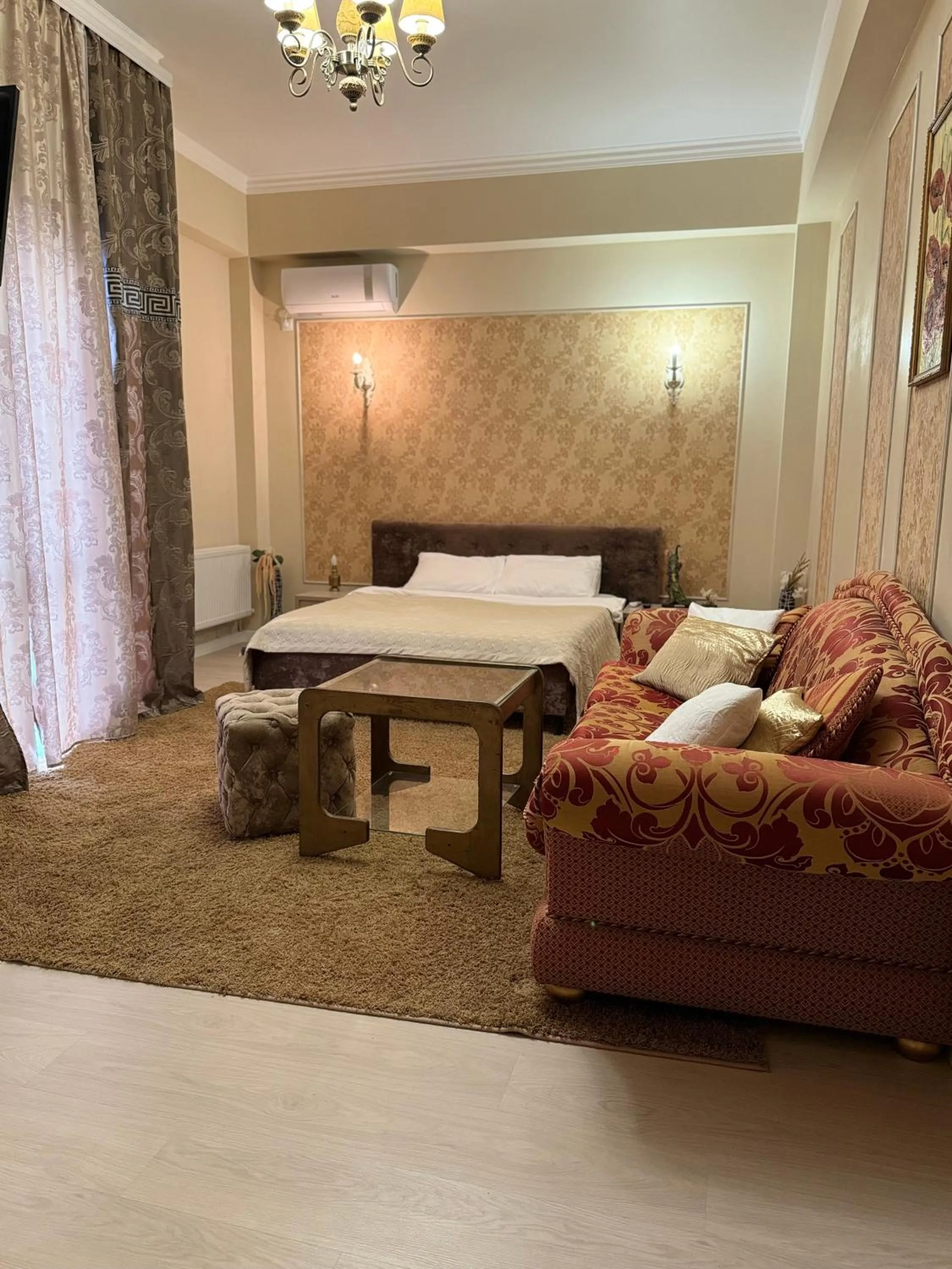 Photo of the whole room in Diamond Hotel