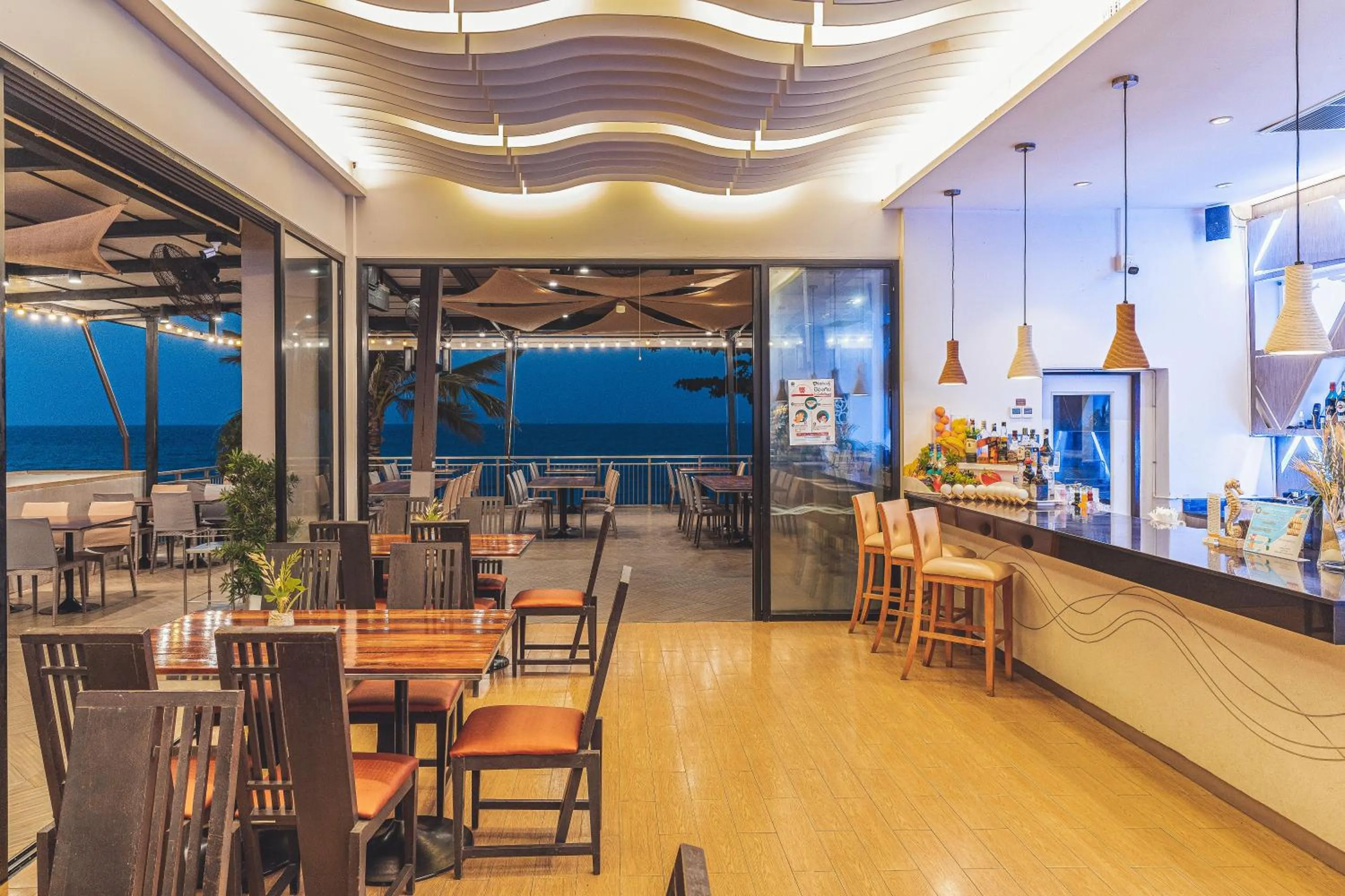 Restaurant/places to eat in Sand Dunes Chaolao Beach Resort