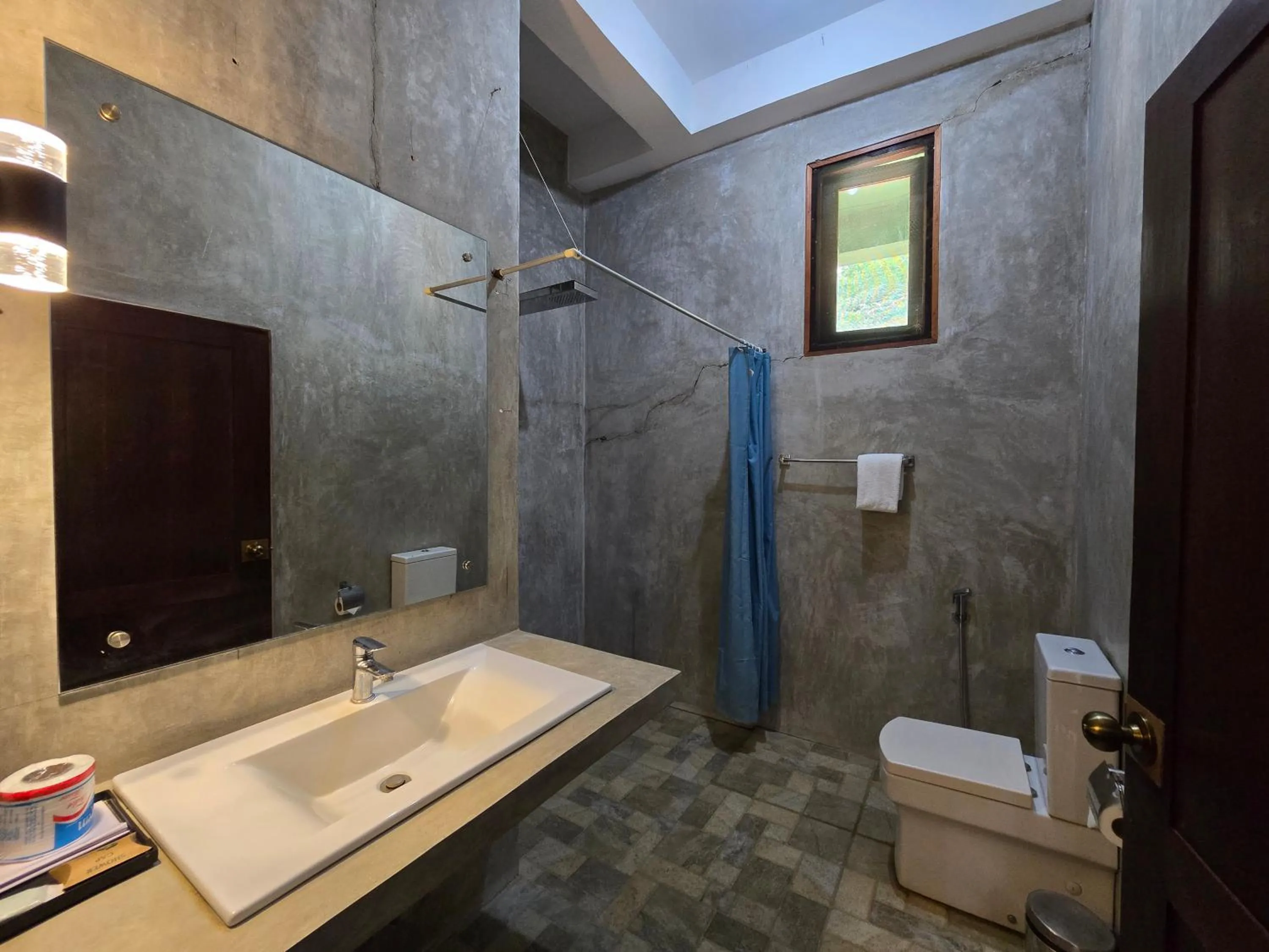 Bathroom in Wilpattu Tree House