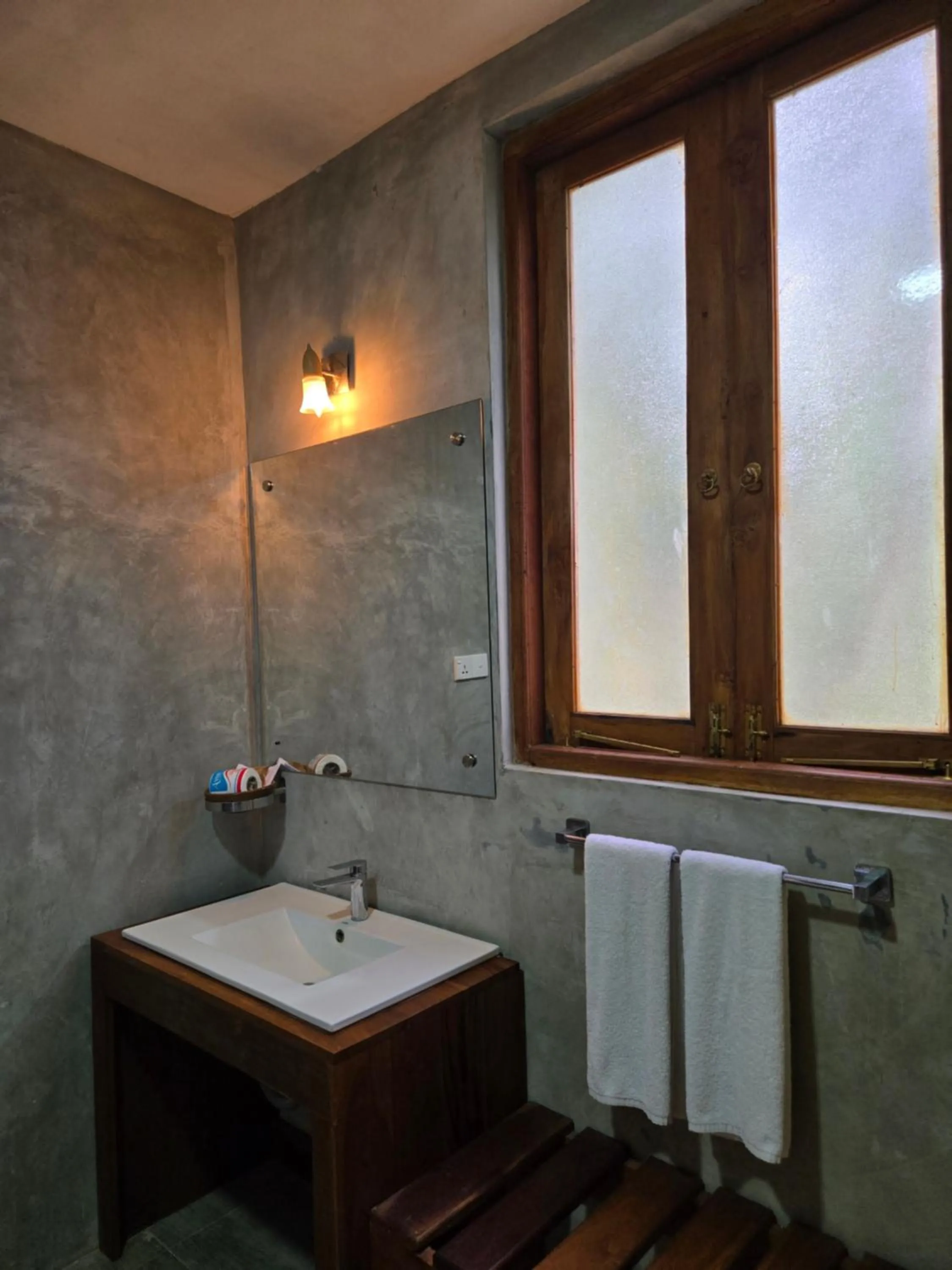Bathroom in Wilpattu Tree House